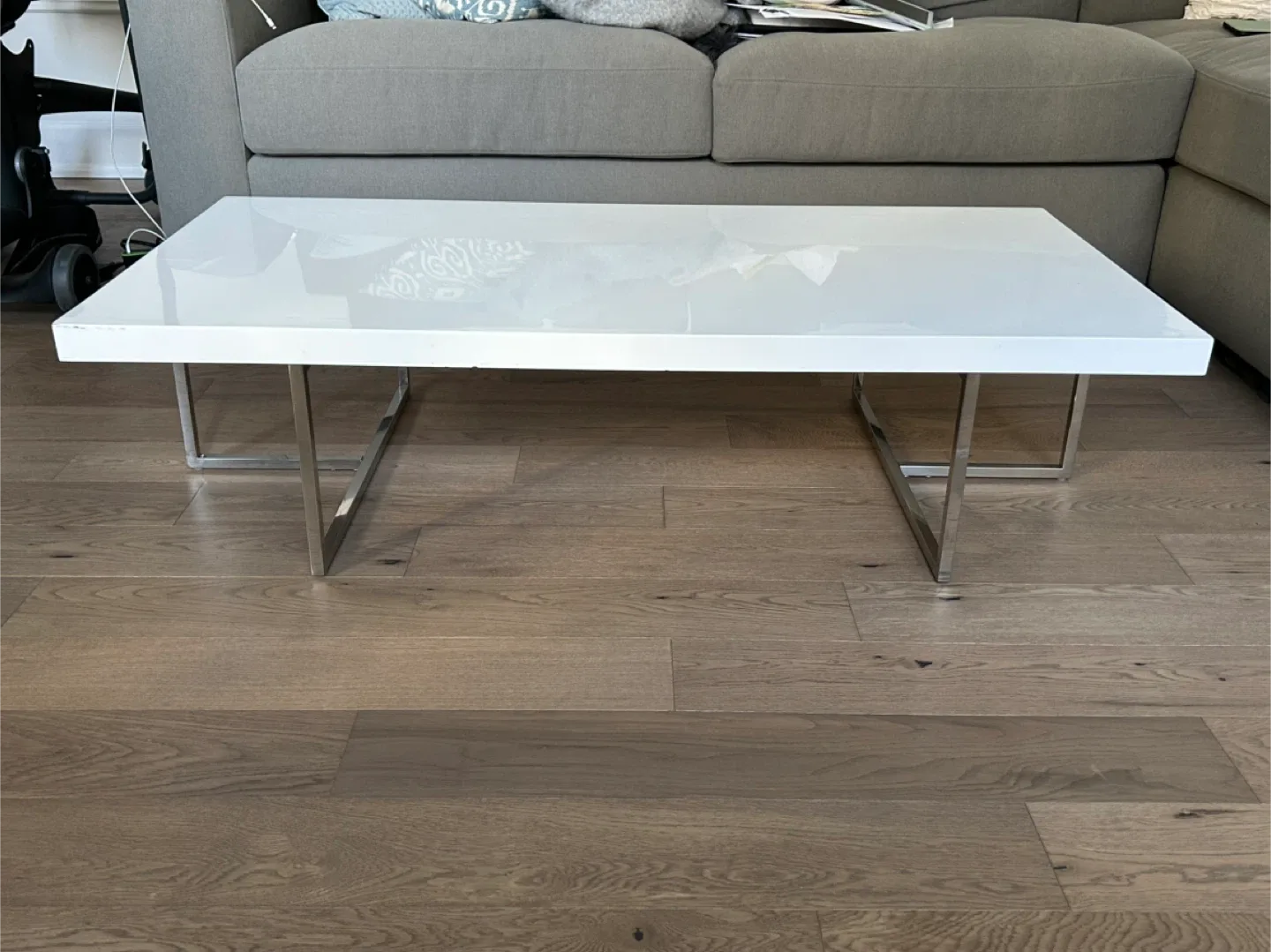 Structube White Coffee Table