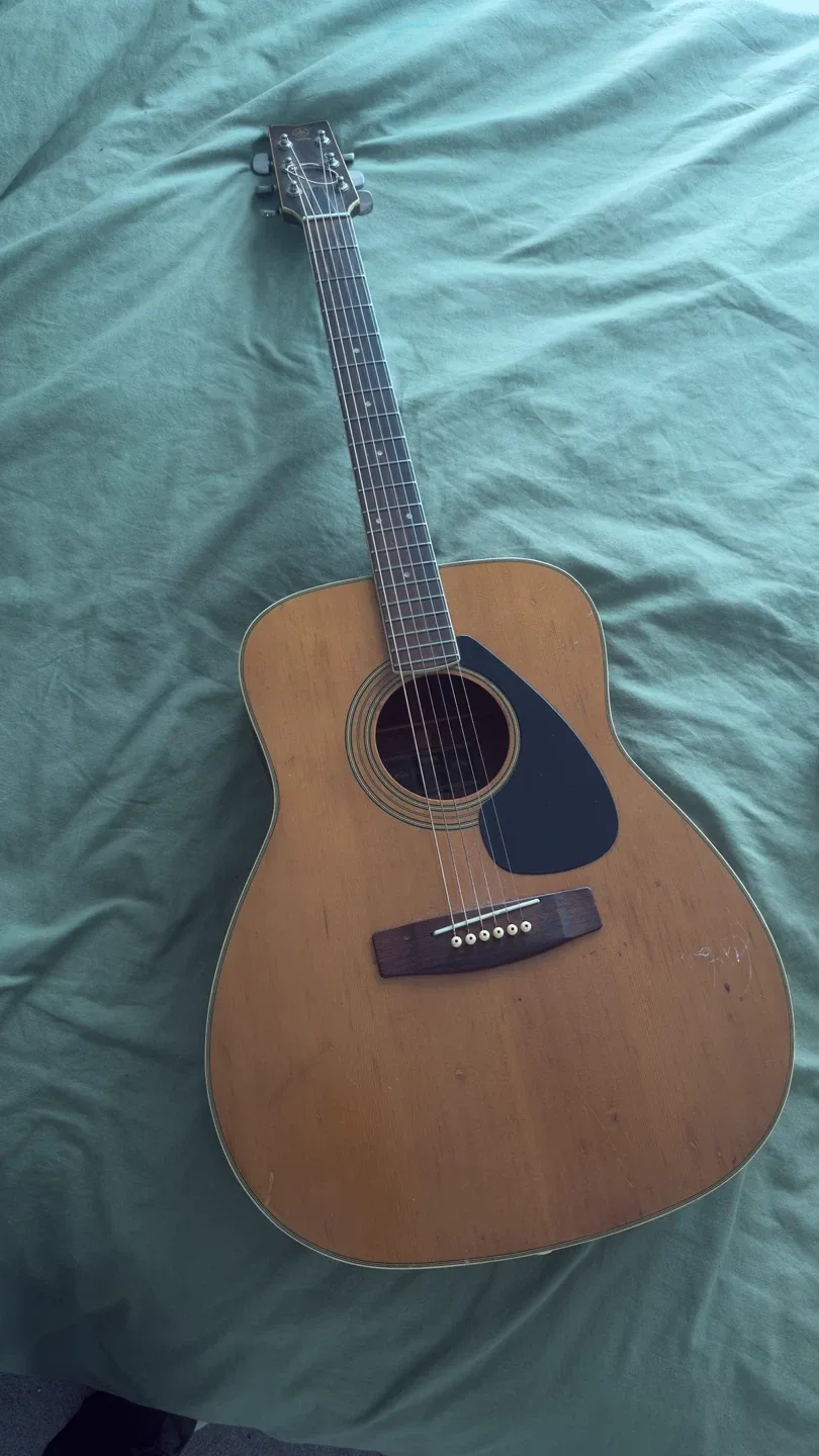 Yamaha Acoustic Guitar
