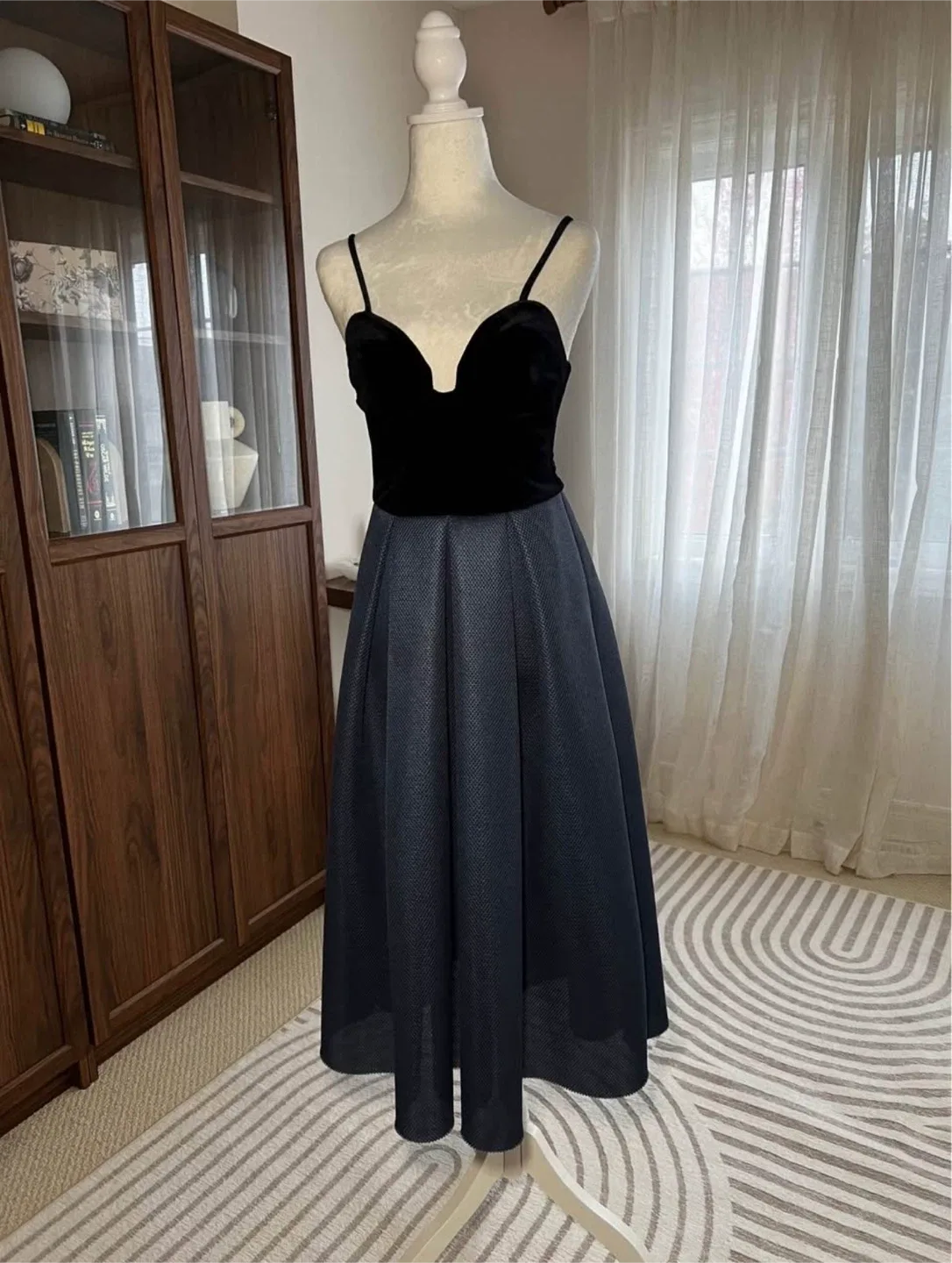 Black Velvet & Navy Blue Dress - Size 6 image indicator(2)