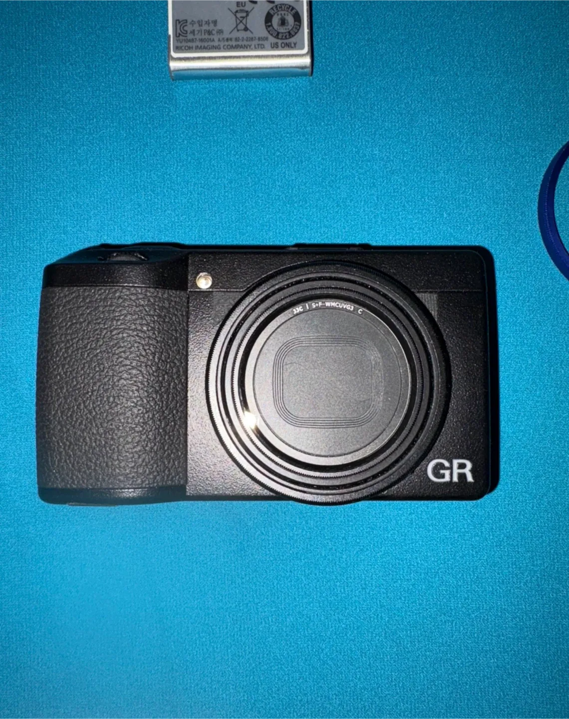 Ricoh GRiii with extra battery and lens cap