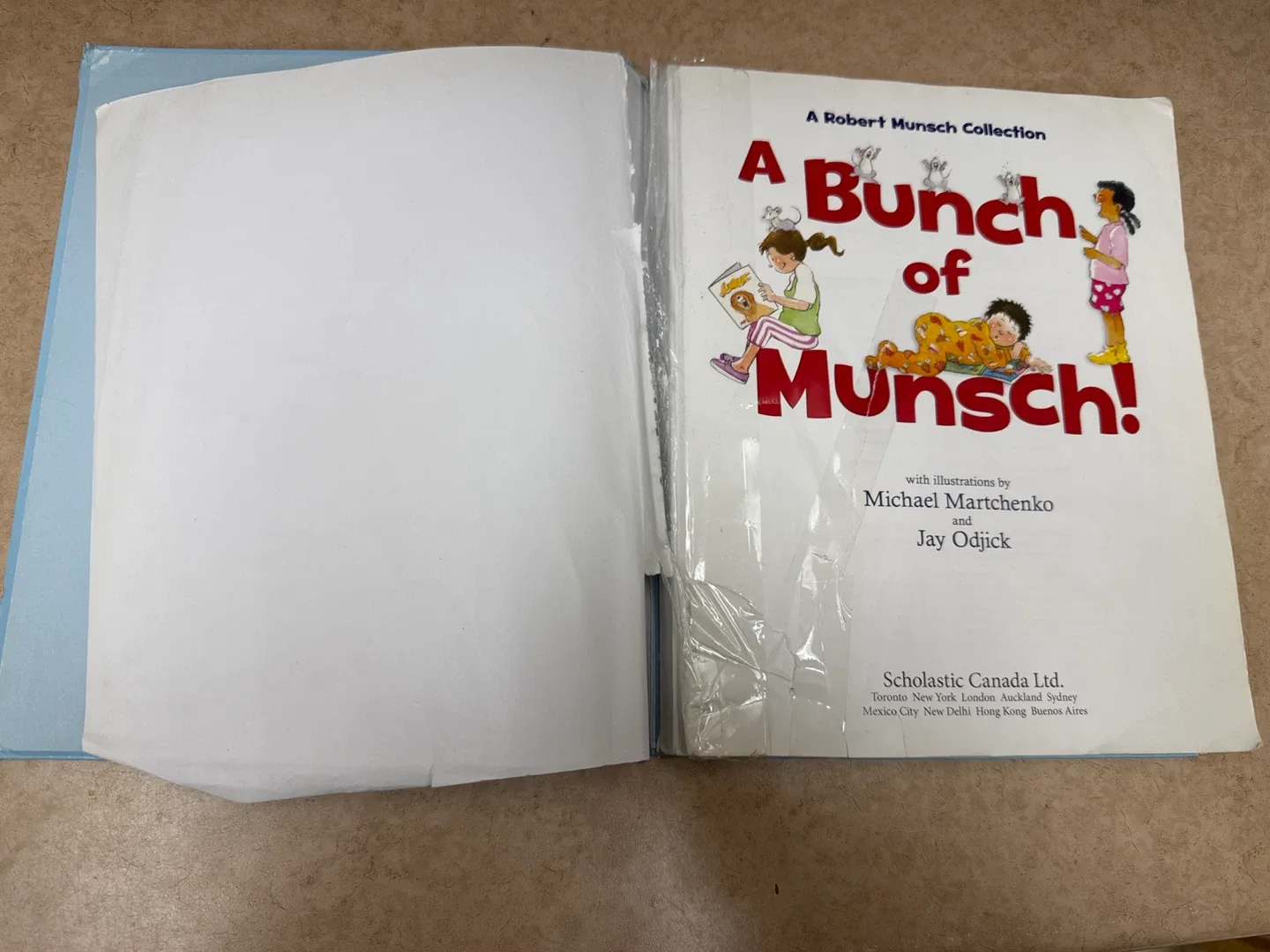 FREE — A Bunch of Munsch! (Robert Munsch Collection) image indicator(2)