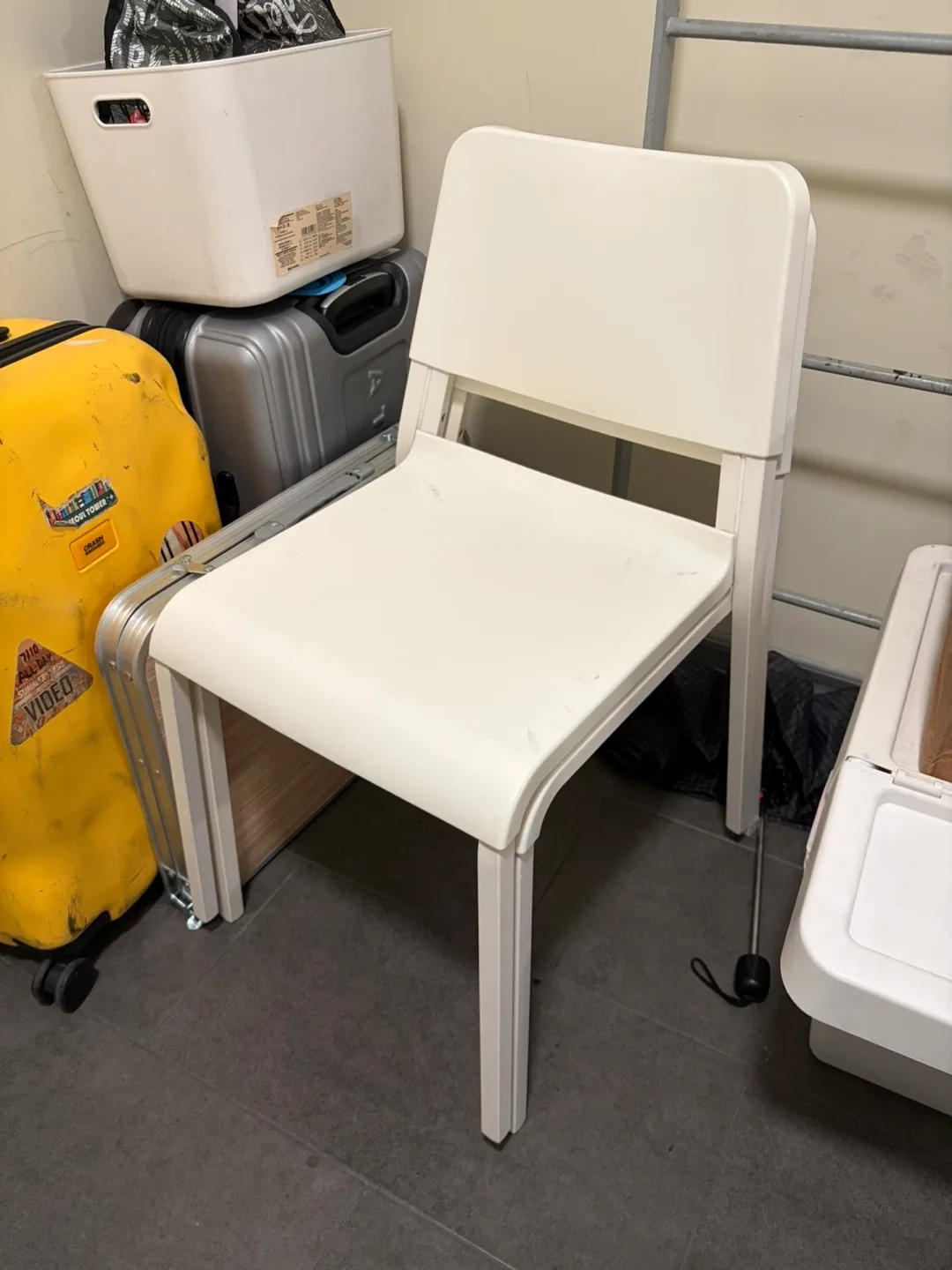 IKEA TEODORES Chair - White image indicator(2)