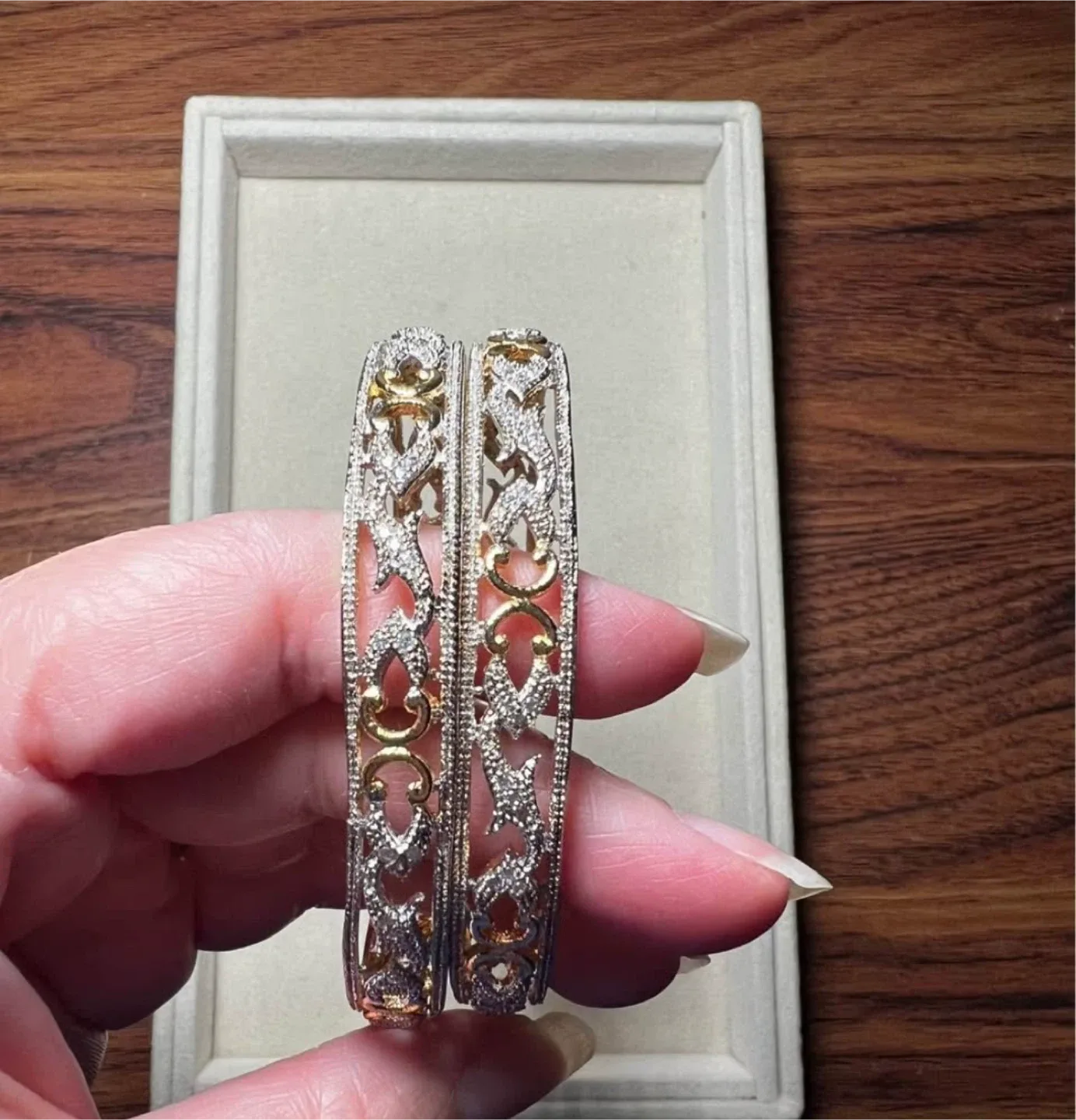 Bangles image indicator(2)