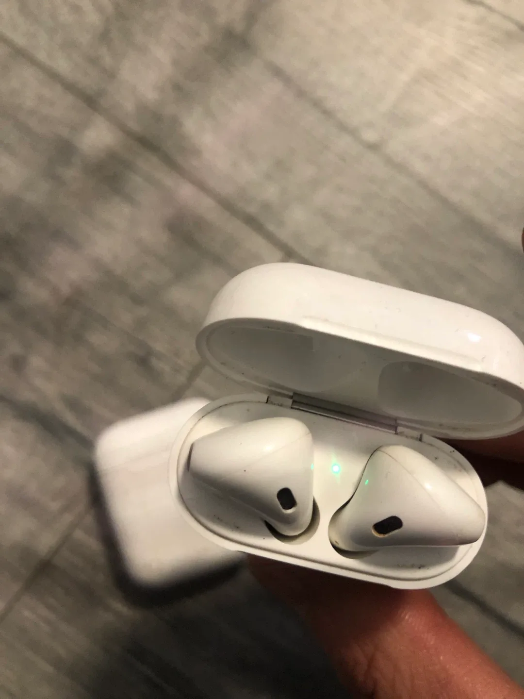 Faulty airpods two cases and one set of pods