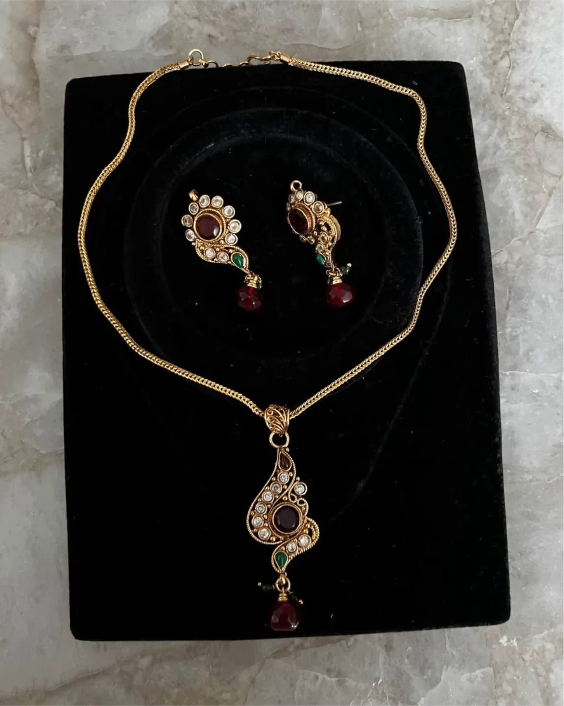 Vintage Style Gold Necklace and Earring Set image indicator(2)