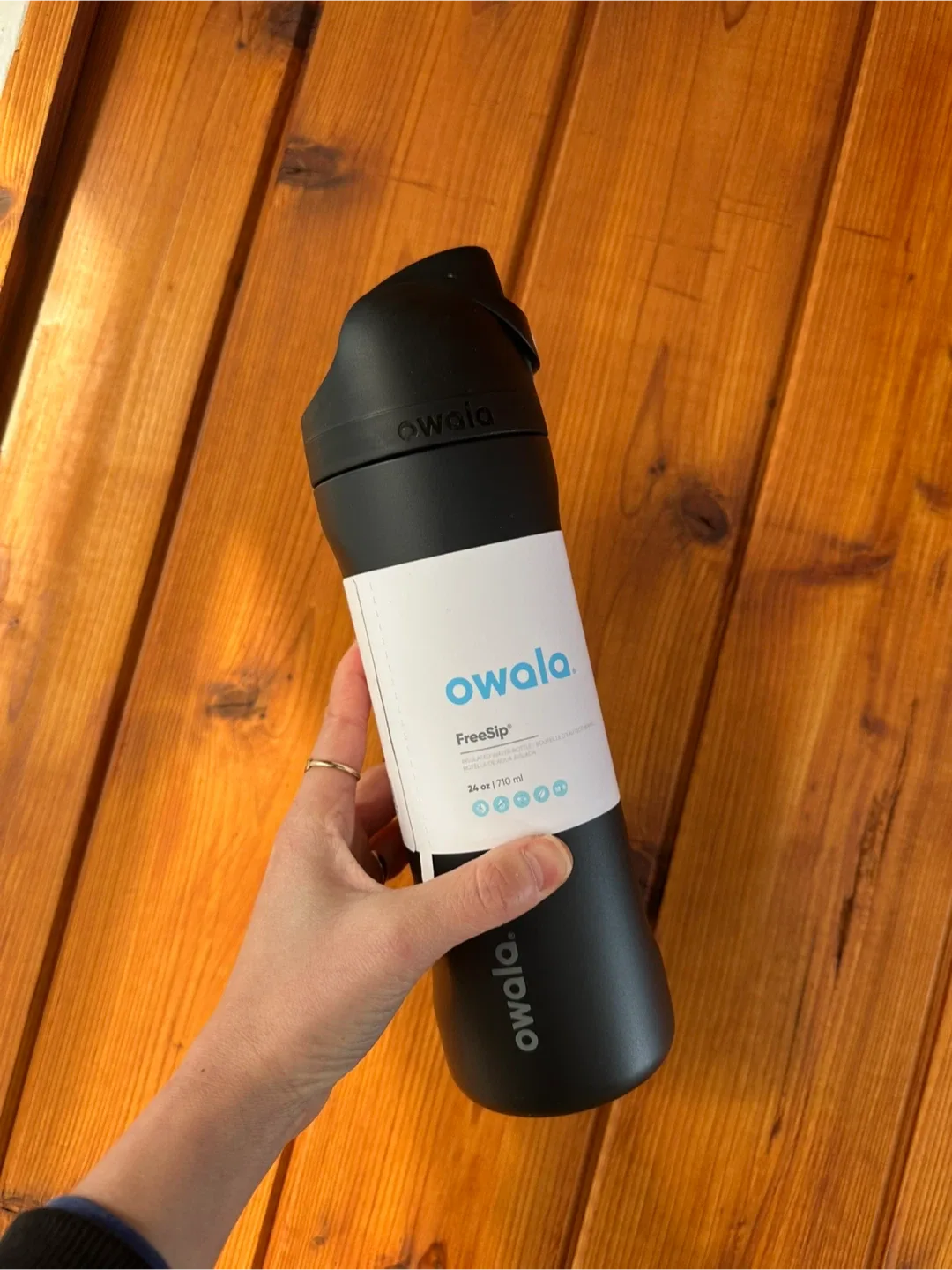 Owala 24oz water bottle