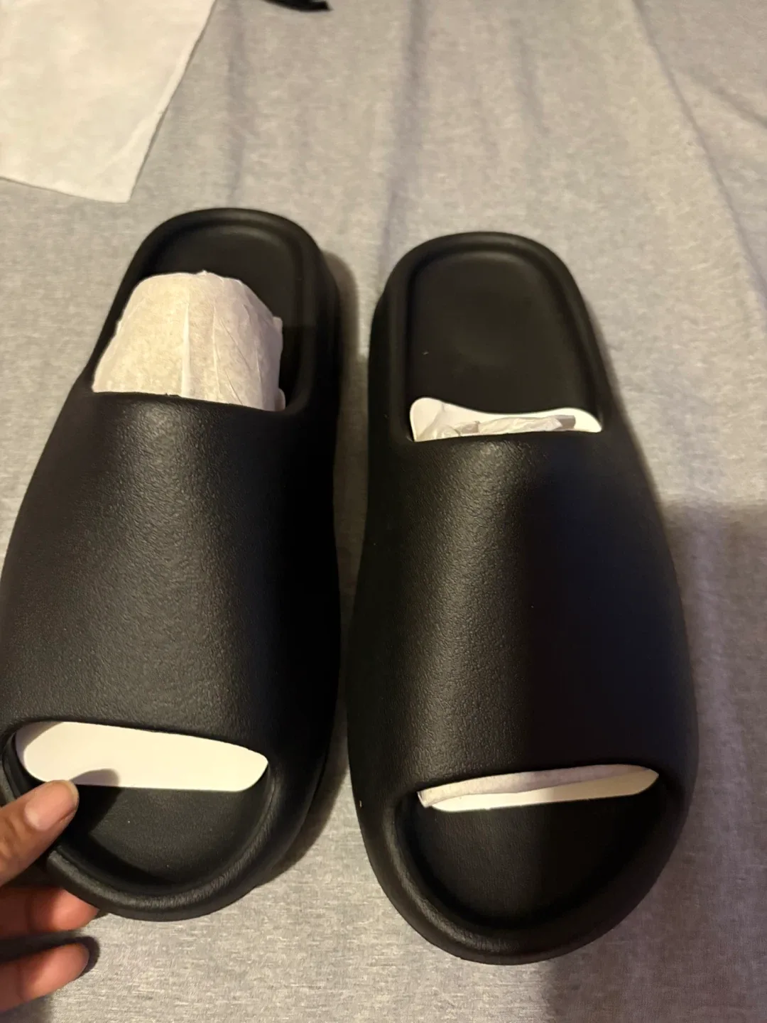 Yeezy Slides - Size 10 image indicator(2)