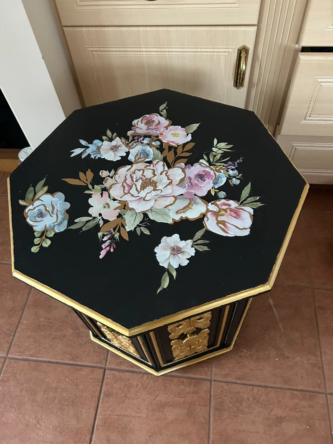 Floral Accent Table - Black & Gold