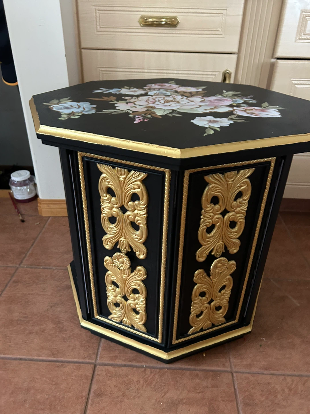 Floral Accent Table - Black & Gold - photo 2