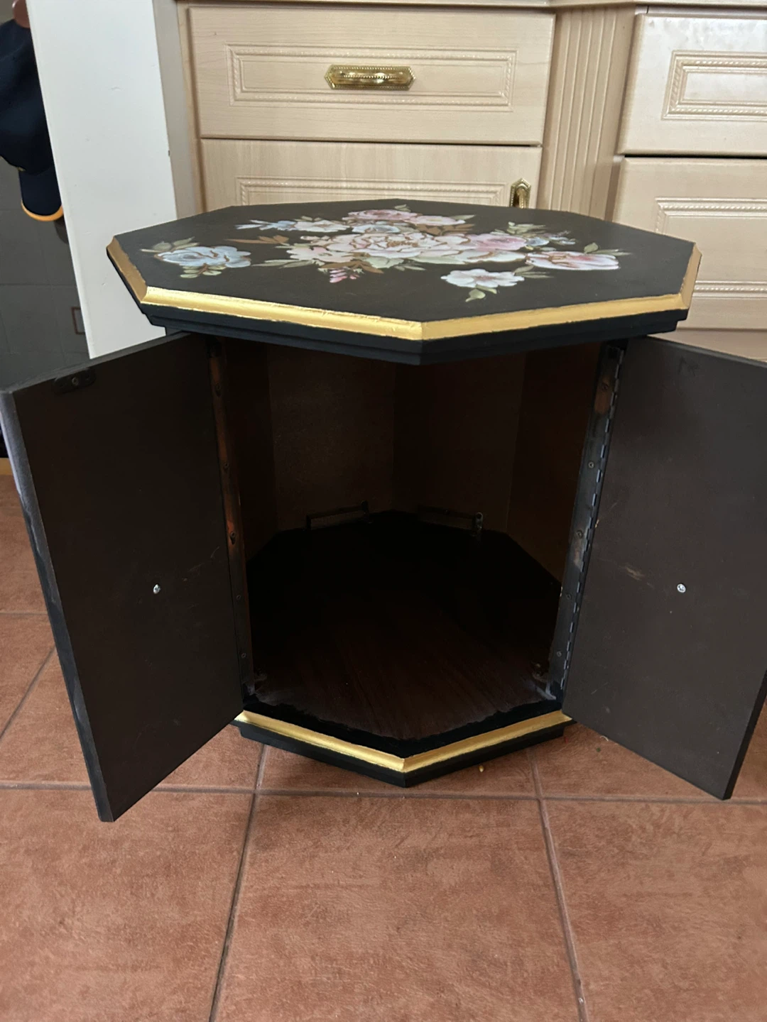 Floral Accent Table - Black & Gold - photo 3