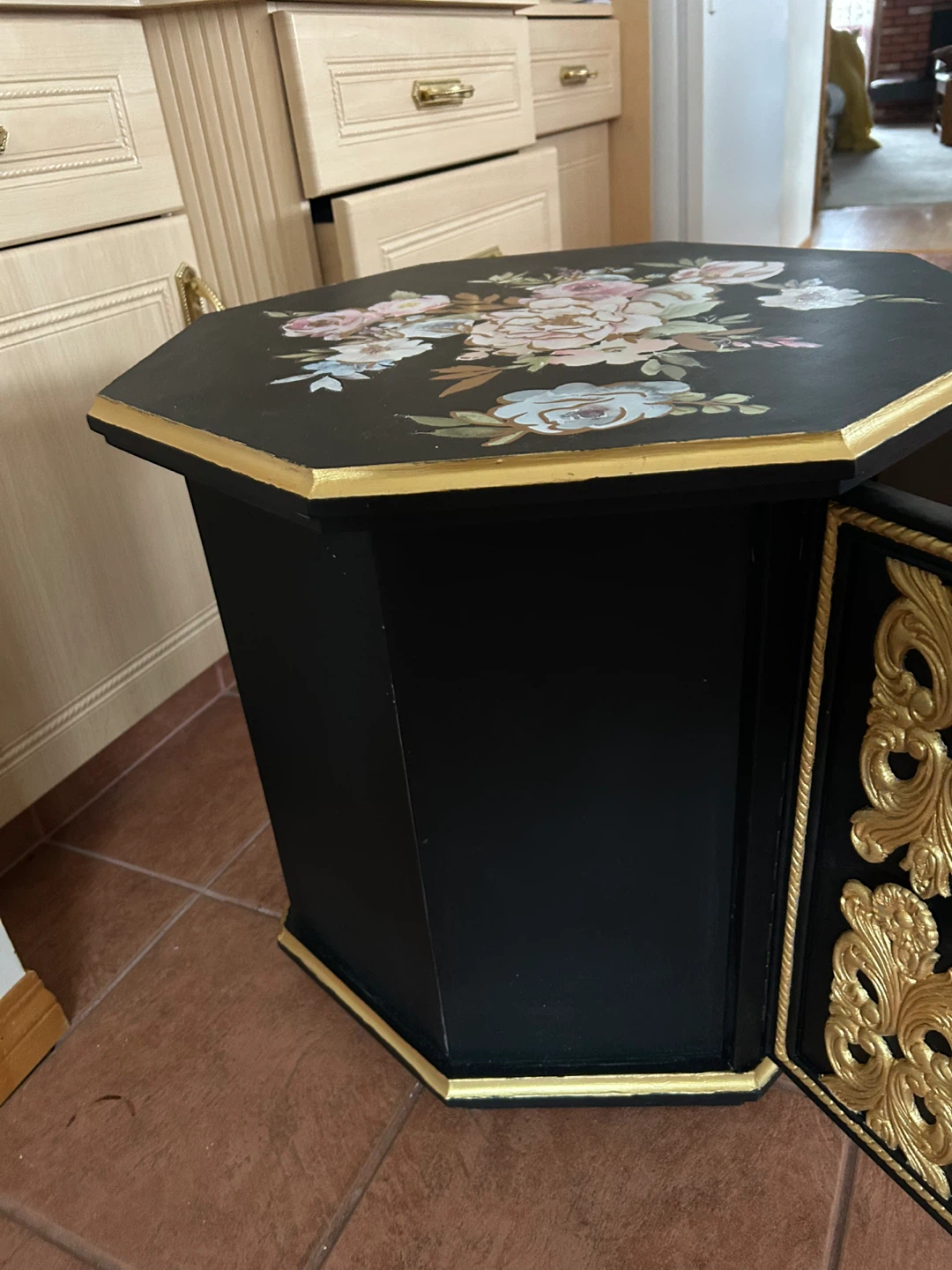 Floral Accent Table - Black & Gold - photo 4