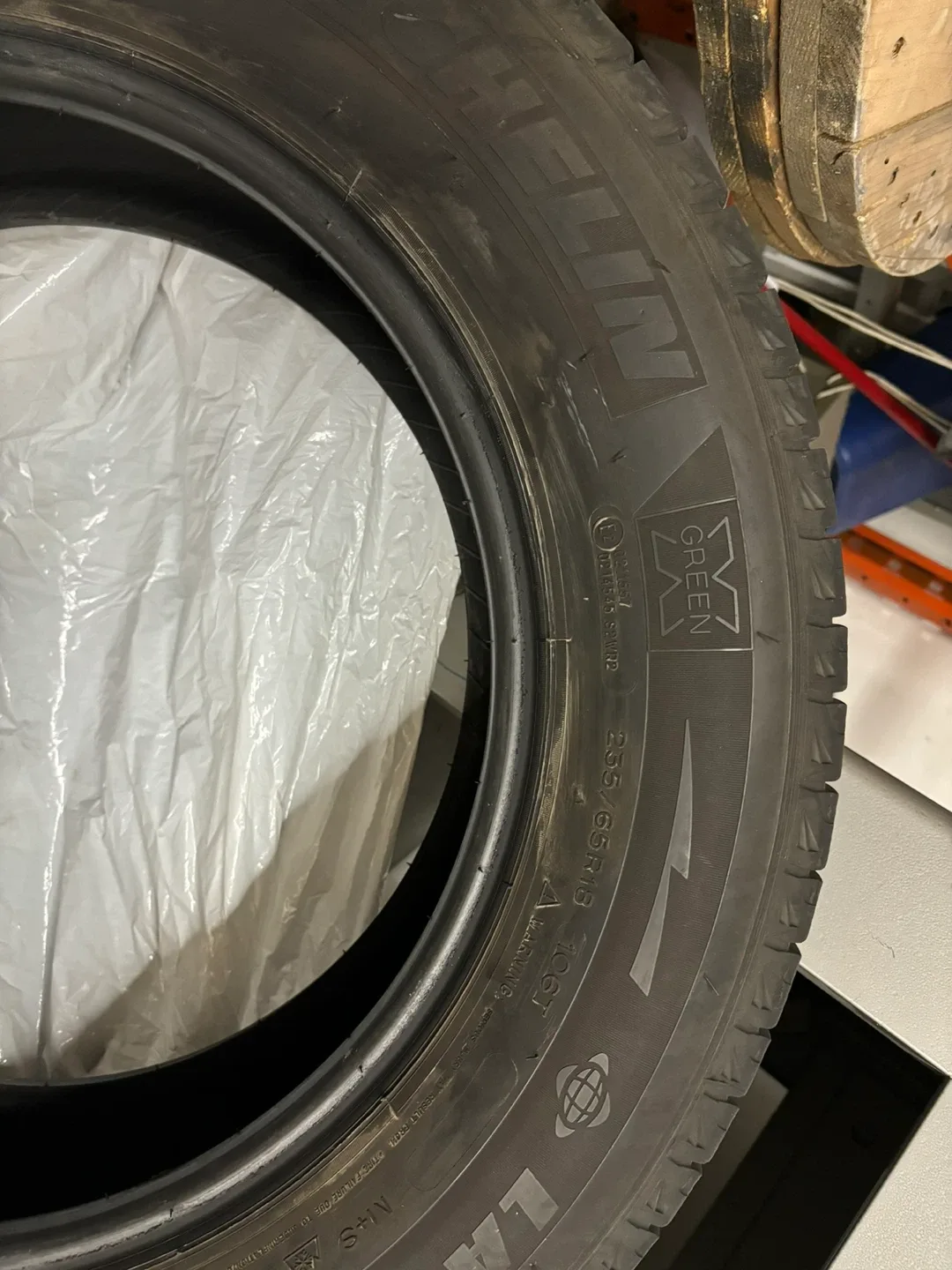 Michelin Latitude Tour Tire 235/65R18 image indicator(2)