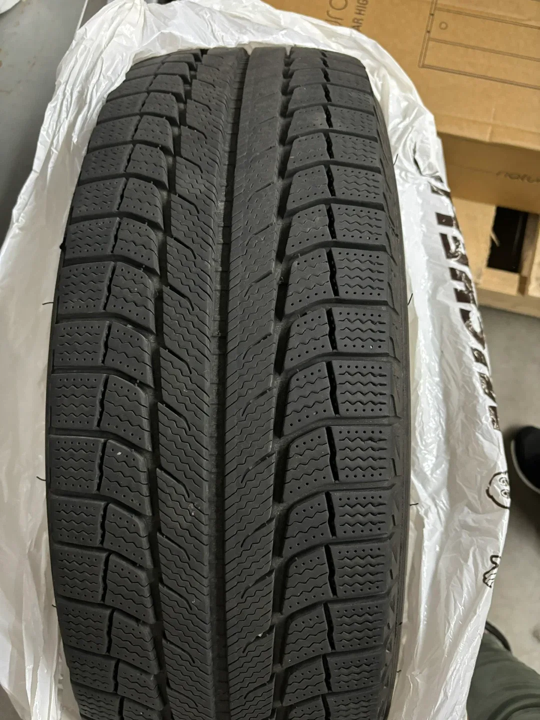 Michelin Latitude Tour Tire 235/65R18 image indicator(6)