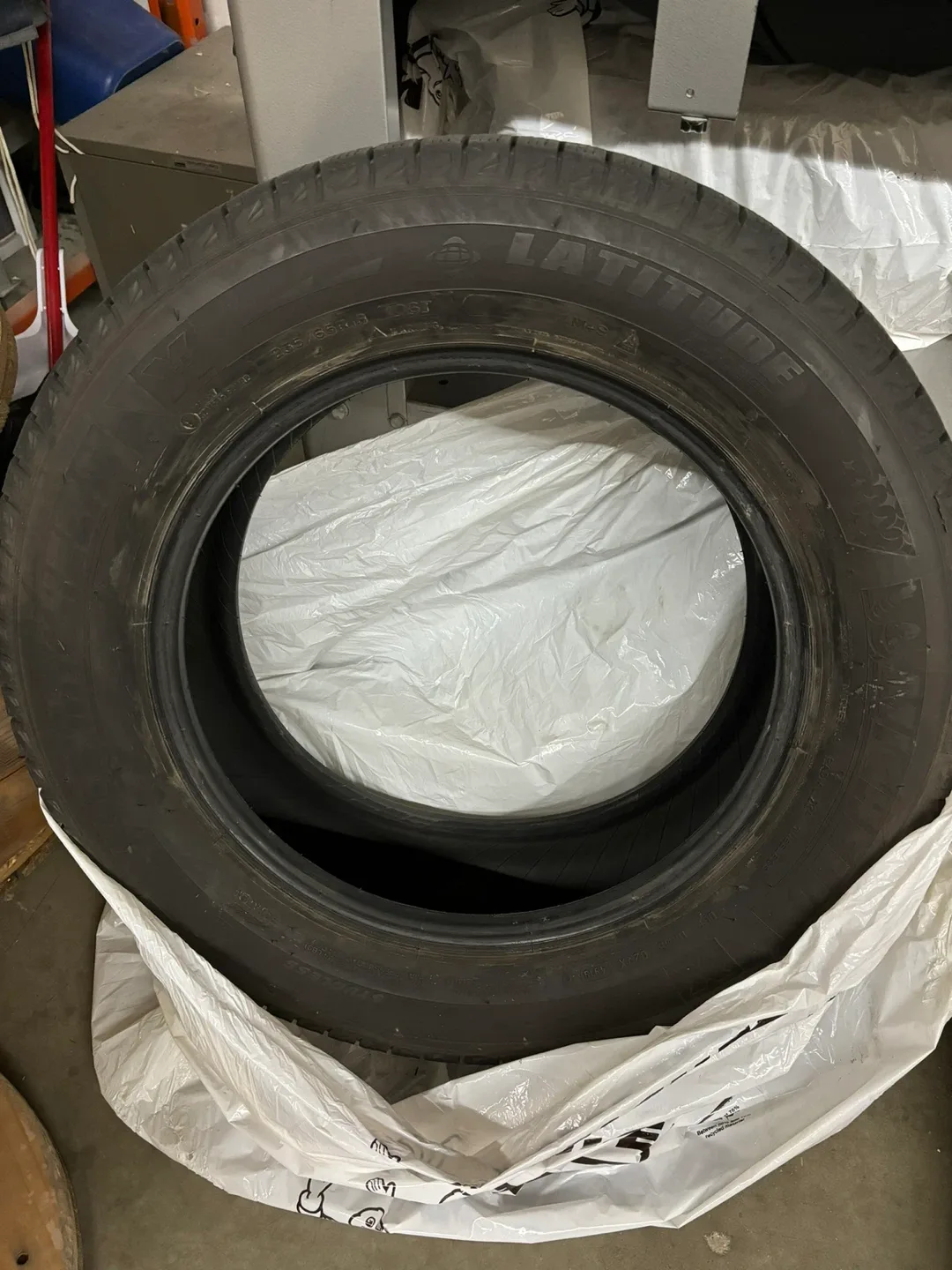 Michelin Latitude Tour Tire 235/65R18 image indicator(5)