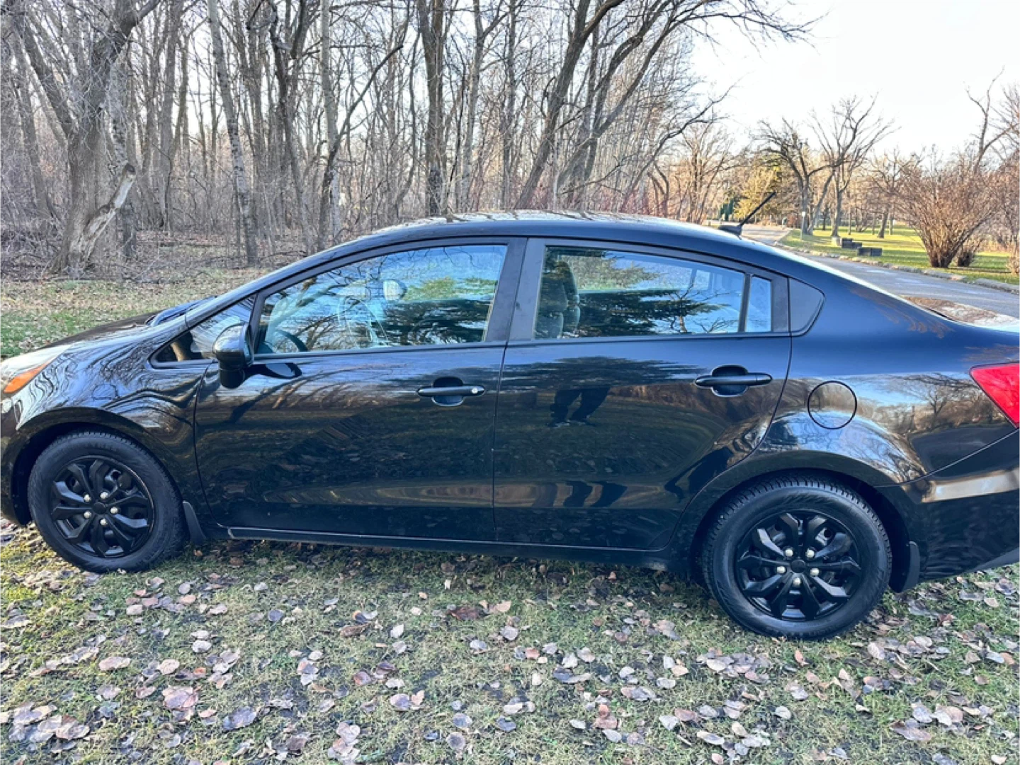 Black Kia Rio Sedan - photo 4