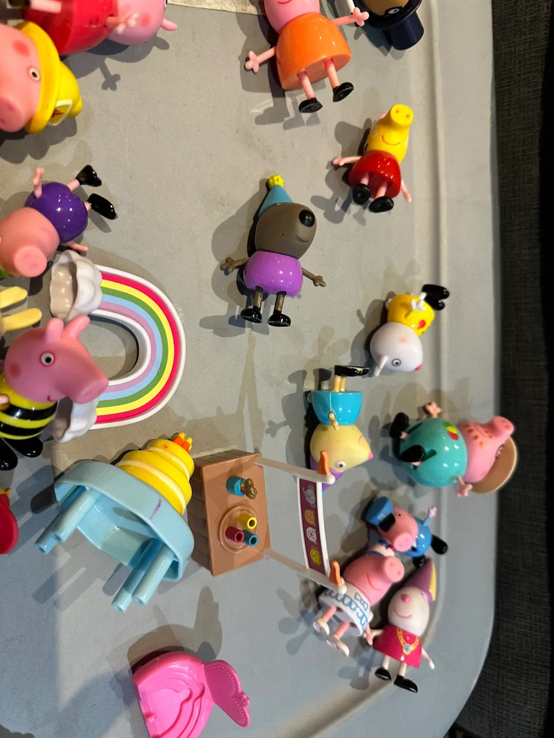 Peppa Pig Figures Lot image indicator(3)