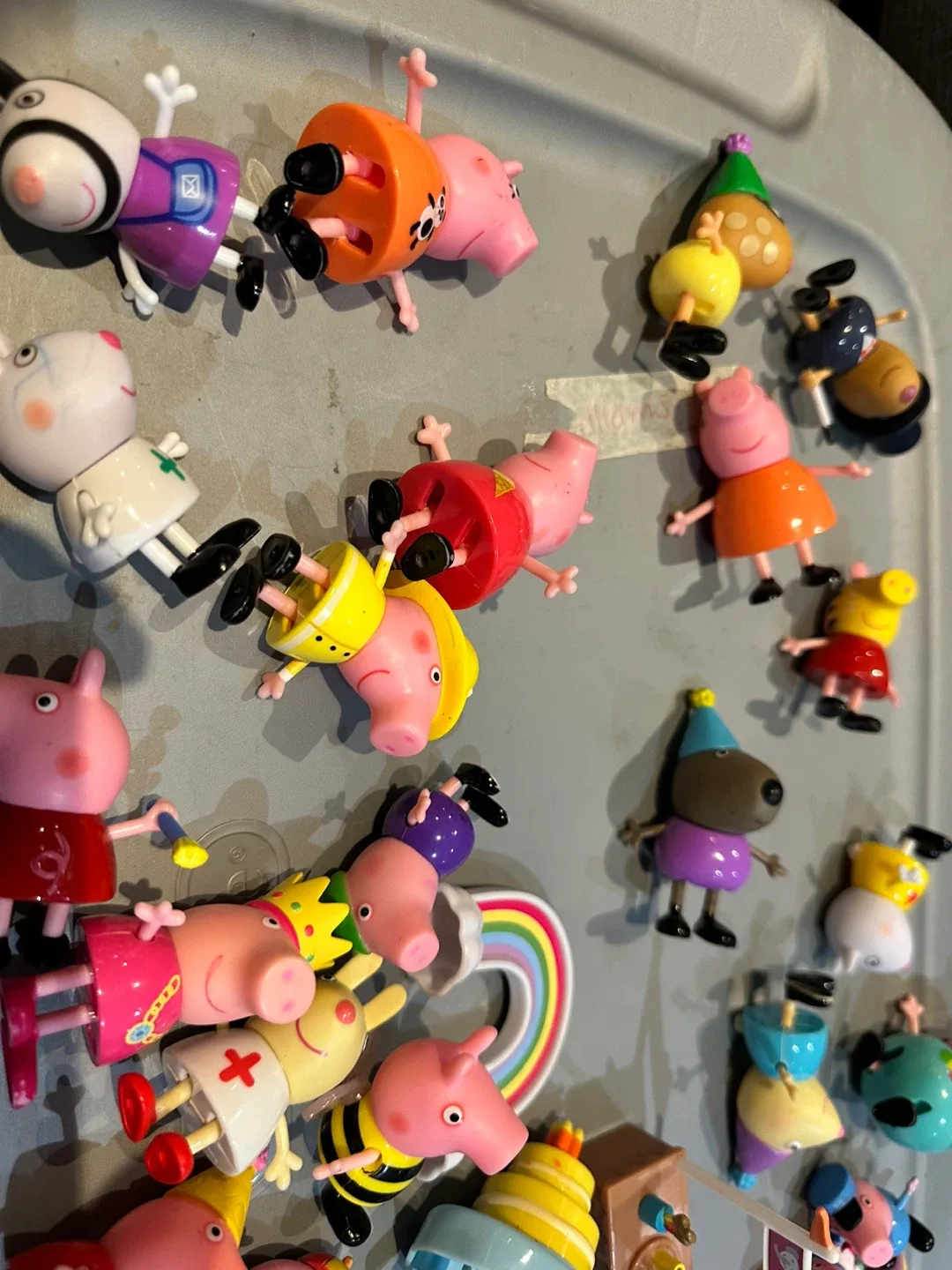 Peppa Pig Figures Lot image indicator(4)