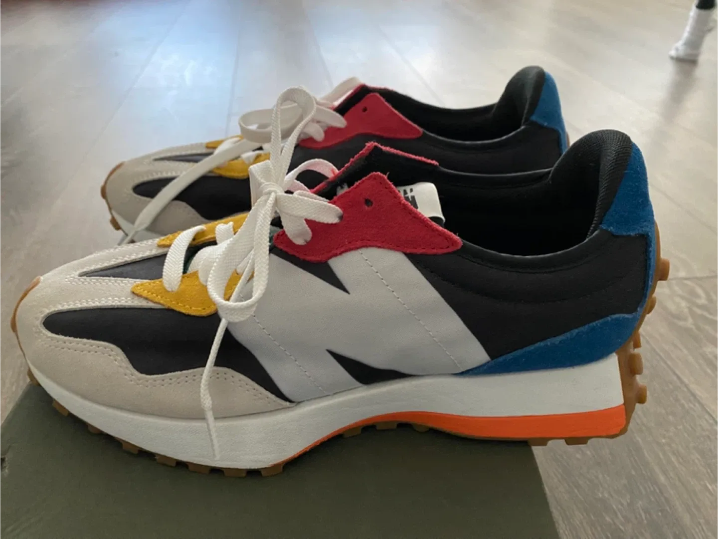 New Balance 327 Multi-Color Sneakers image indicator(3)