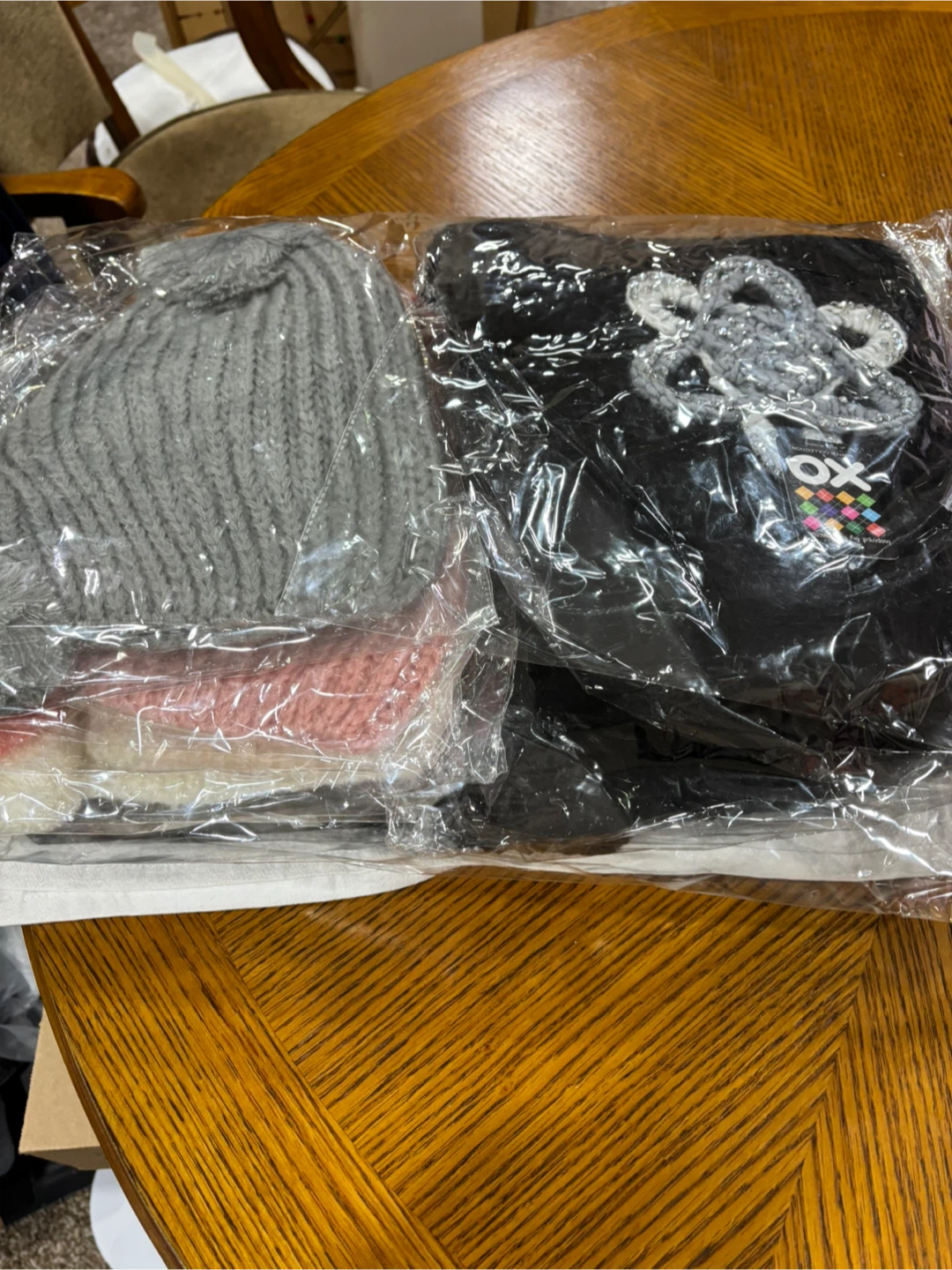 XO Winter Collection Beanie - New in Package! - photo 3