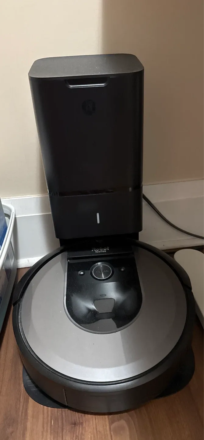 iRobot Roomba i8+ Robot Vacuum image indicator(2)