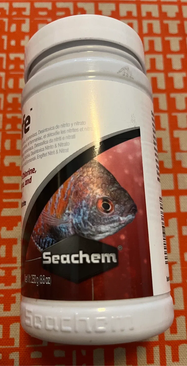 Seachem Safe - Removes Chlorine, Chloramine, and Ammonia image indicator(3)