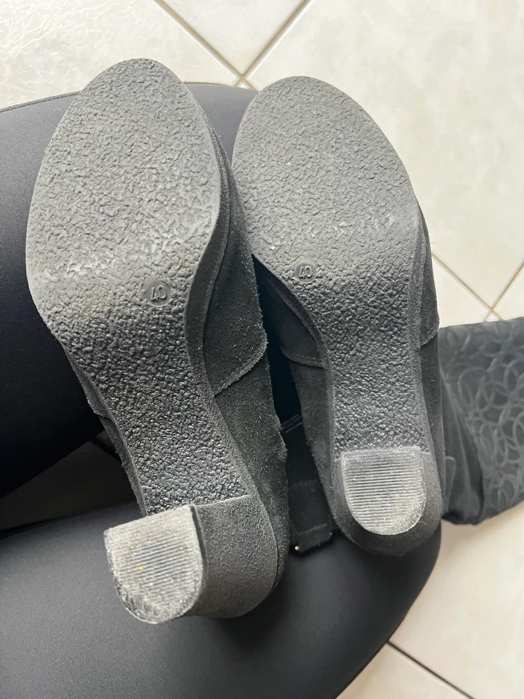 Black Suede Knee High Boots - Size 9 image indicator(3)