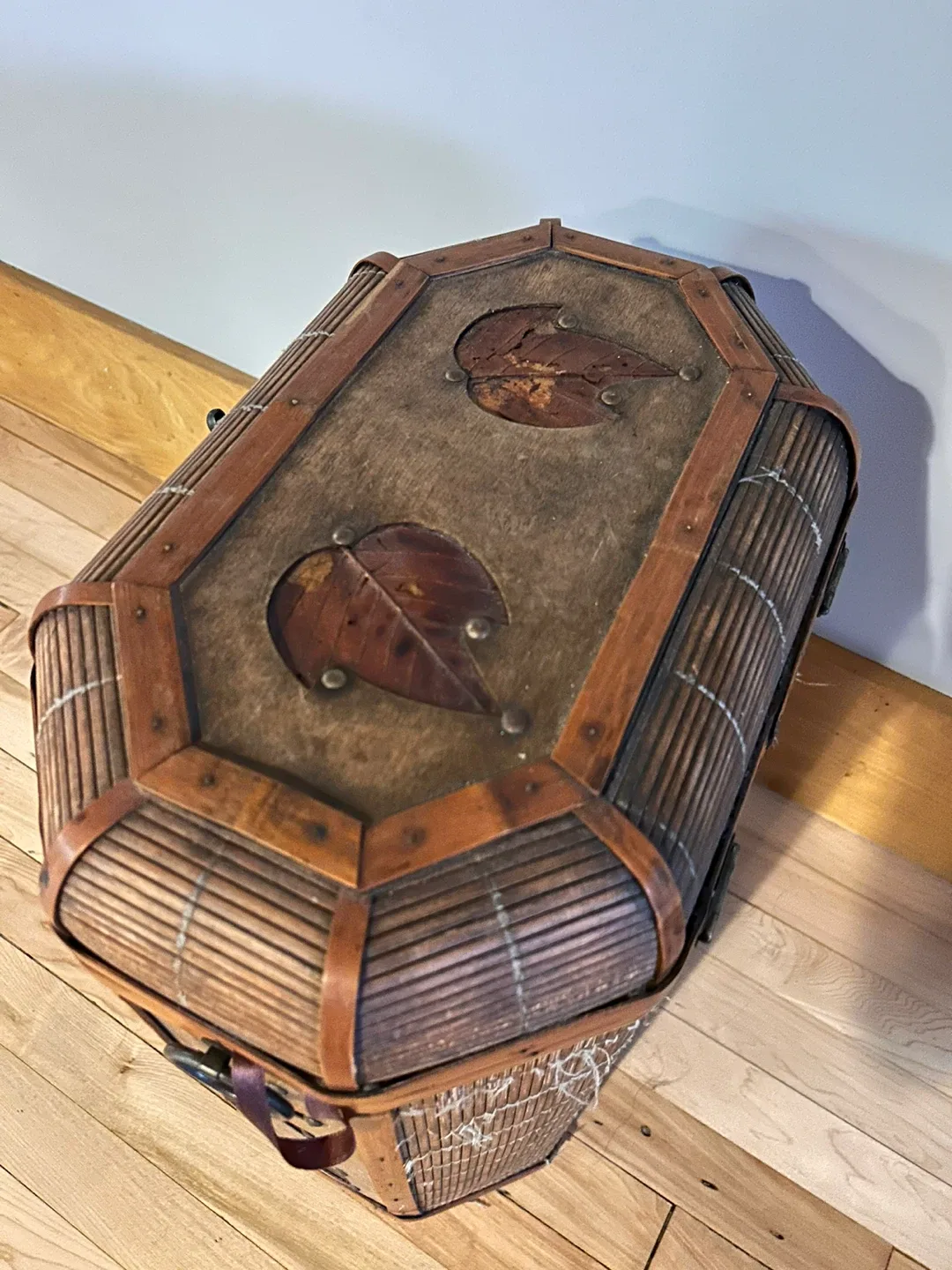 Vintage Bamboo Hamper image indicator(4)