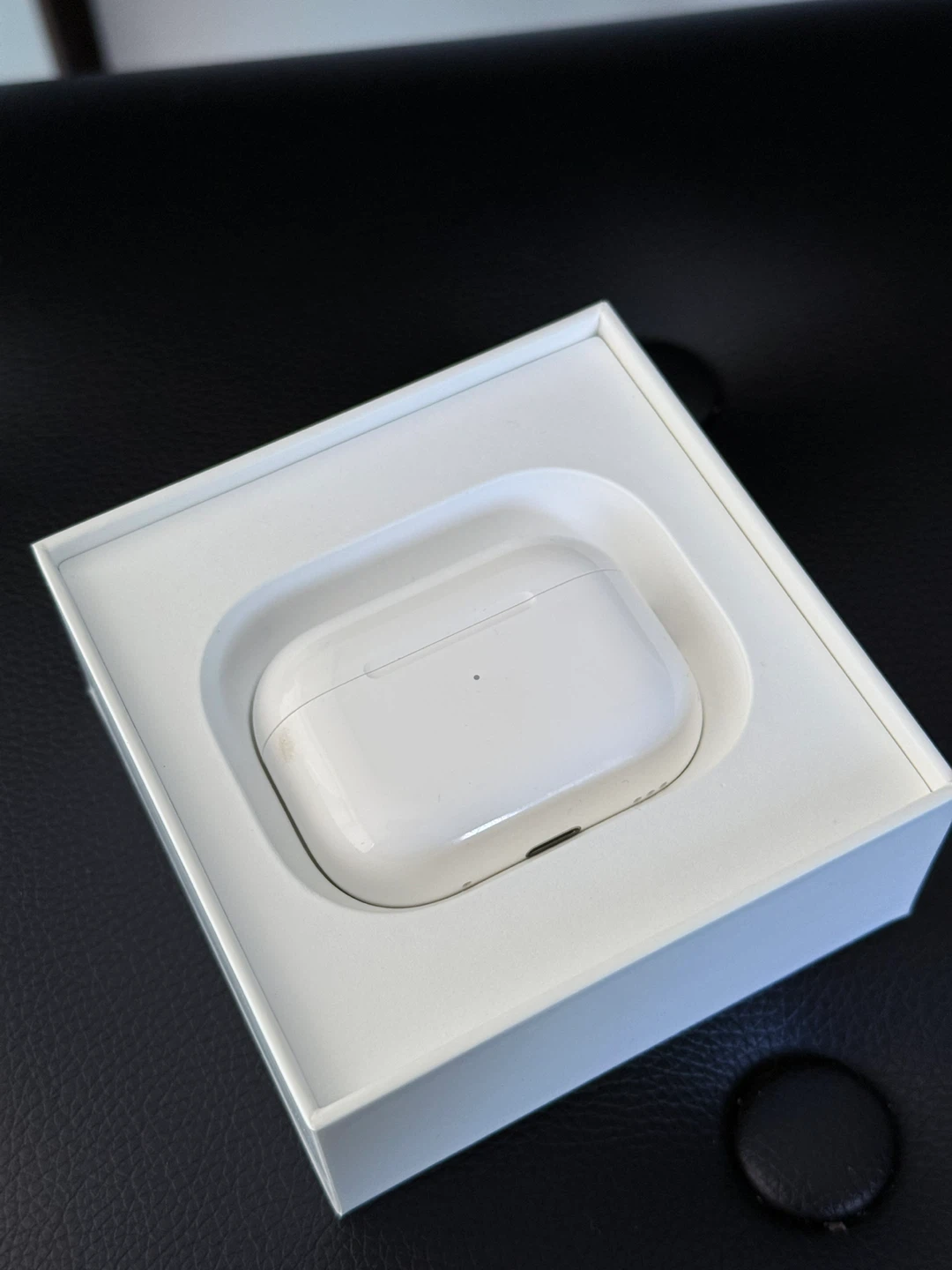 Apple AirPods Pro 2nd Gen - Like New! - photo 3