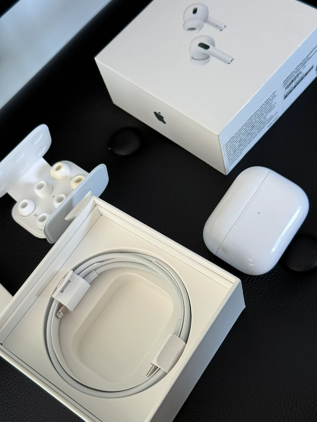 Apple AirPods Pro 2nd Gen - Like New! - photo 4