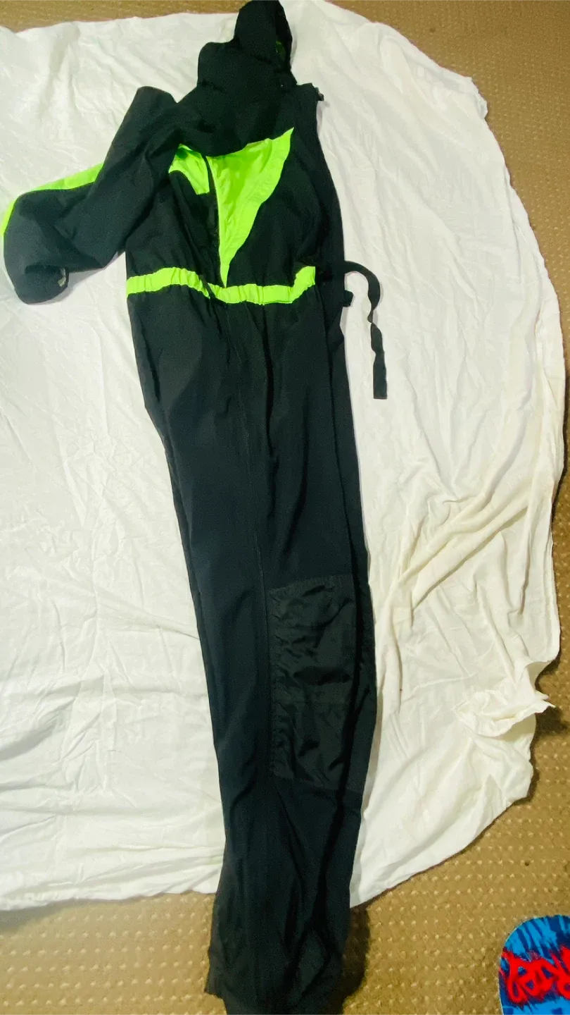 American Eagle Snow Suit - Black & Neon Green image indicator(2)