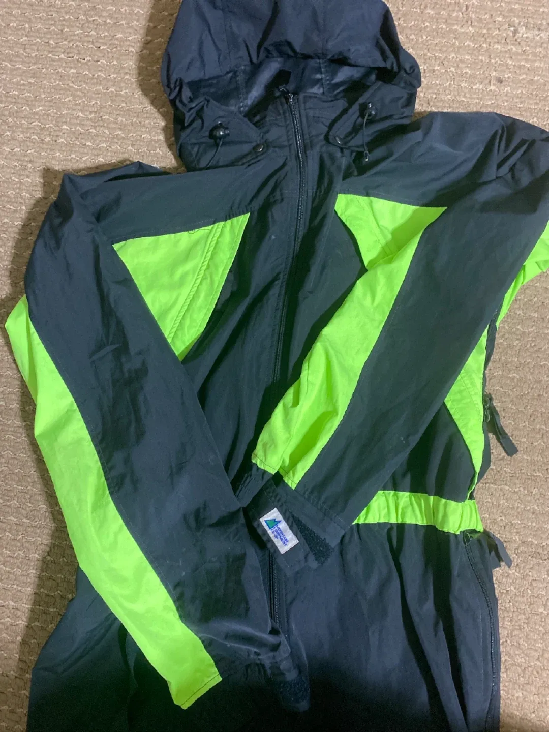 American Eagle Snow Suit - Black & Neon Green image indicator(3)