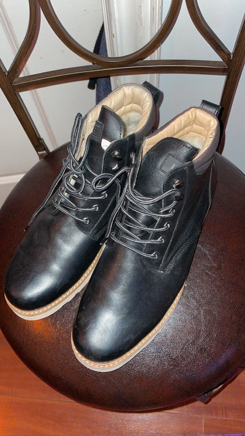 UGG Ozweah 4K Correction Boots - size 9.5