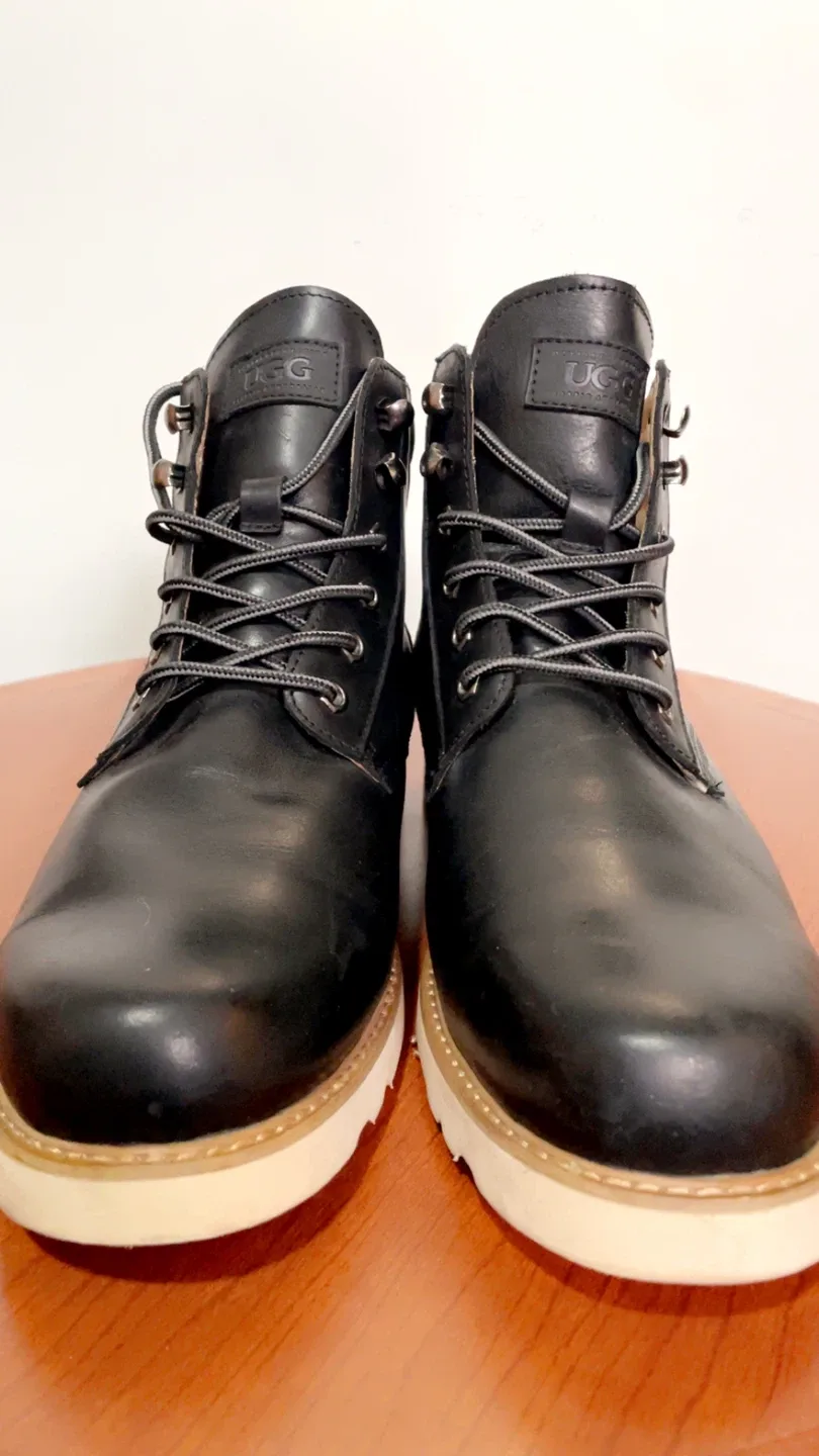 UGG Ozweah 4K Correction Boots - size 9.5 image indicator(2)