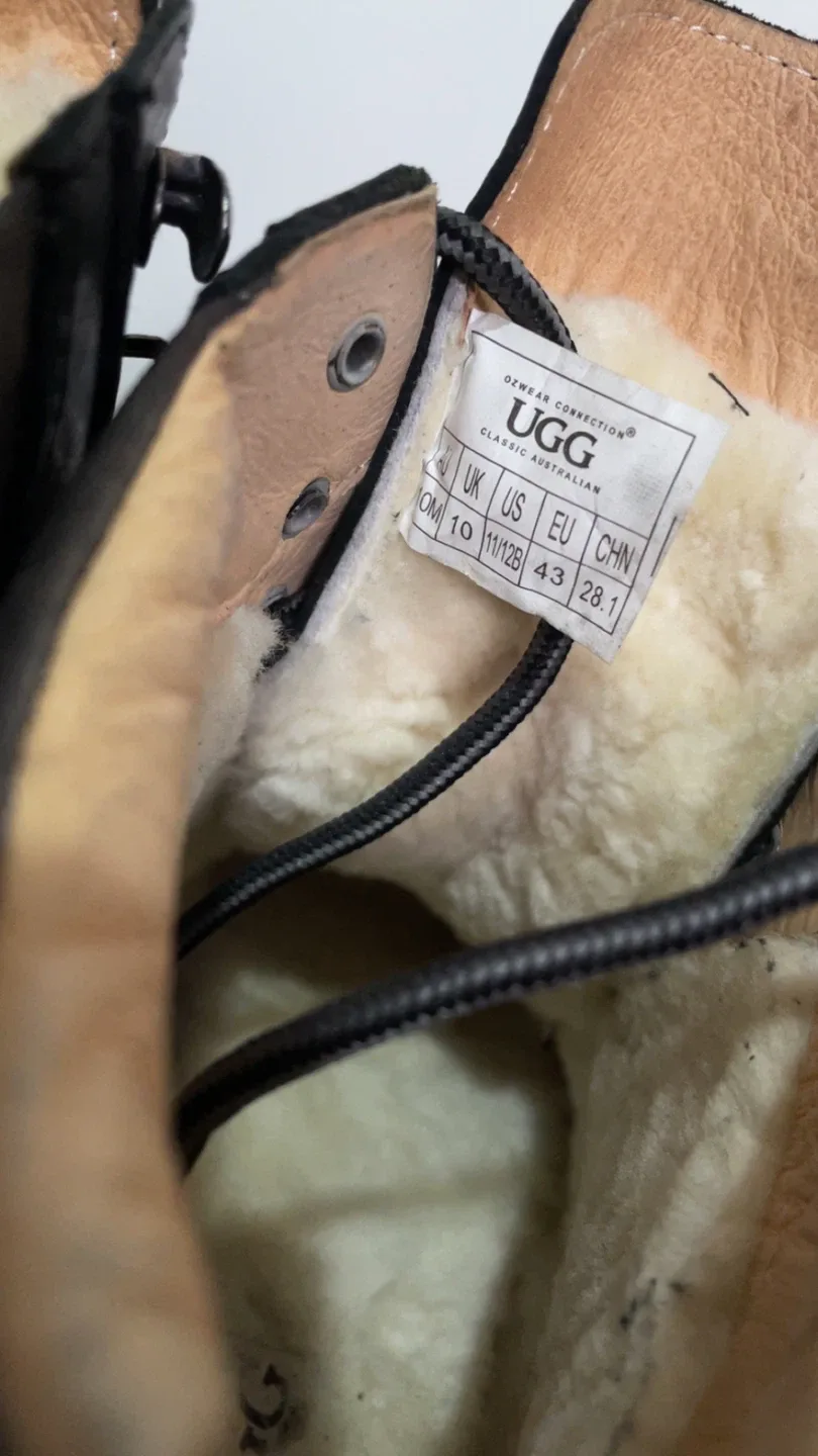 UGG Ozweah 4K Correction Boots - size 9.5 image indicator(3)