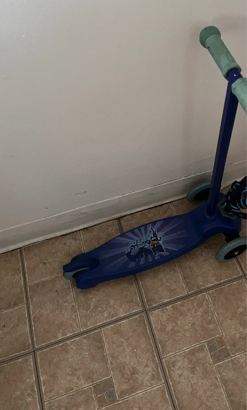 PJ Mask ( Super Cat ) scooter - Blue image indicator(2)