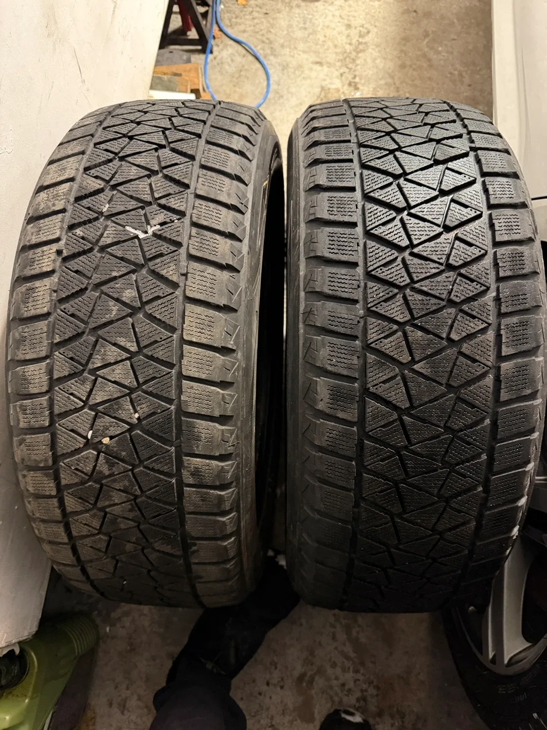 Bridgestone Blizzak DM-V2 235/55R19 Tires