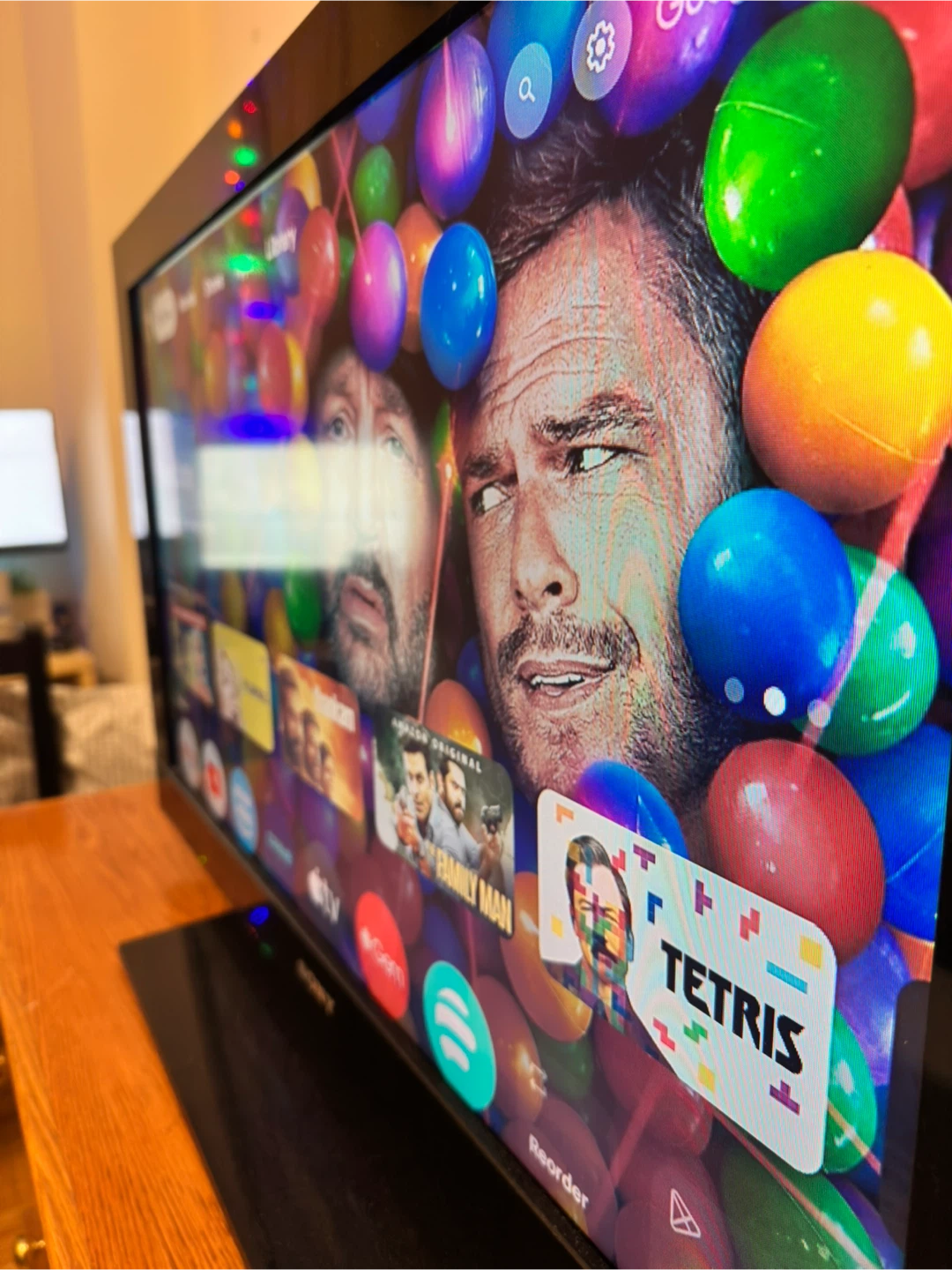 Sony Bravia KDL-32BX300 32" LCD TV with Free Chromecast - photo 2
