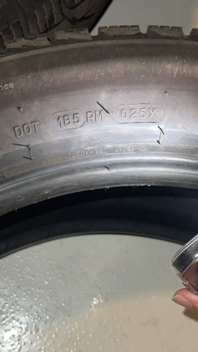 Michelin X-Ice Snow 275/45 R20 Tire image indicator(6)