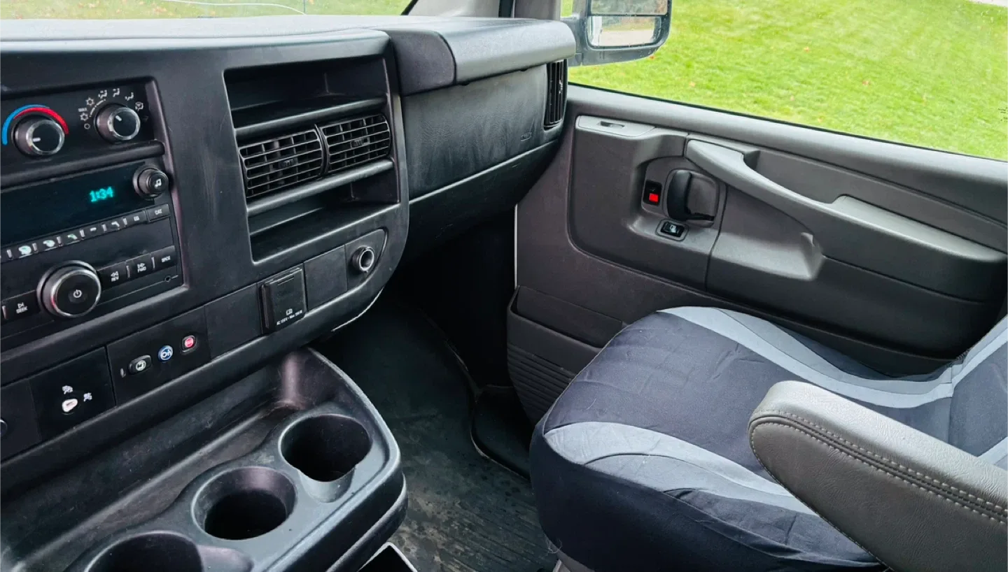 Chevrolet Express Cargo Van image indicator(9)