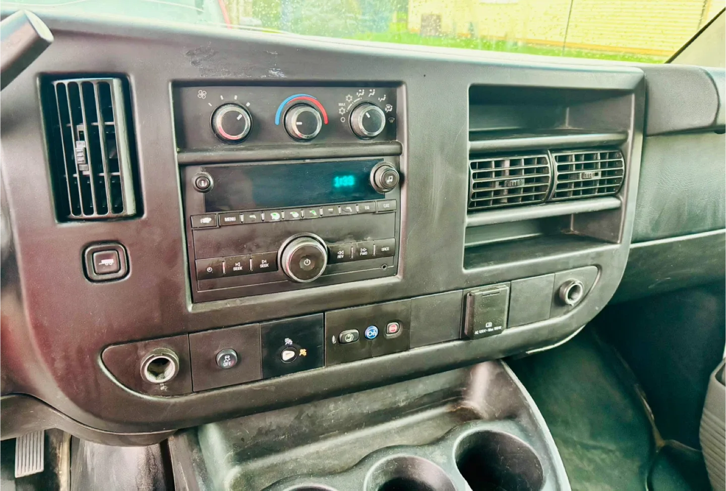 Chevrolet Express Cargo Van image indicator(8)