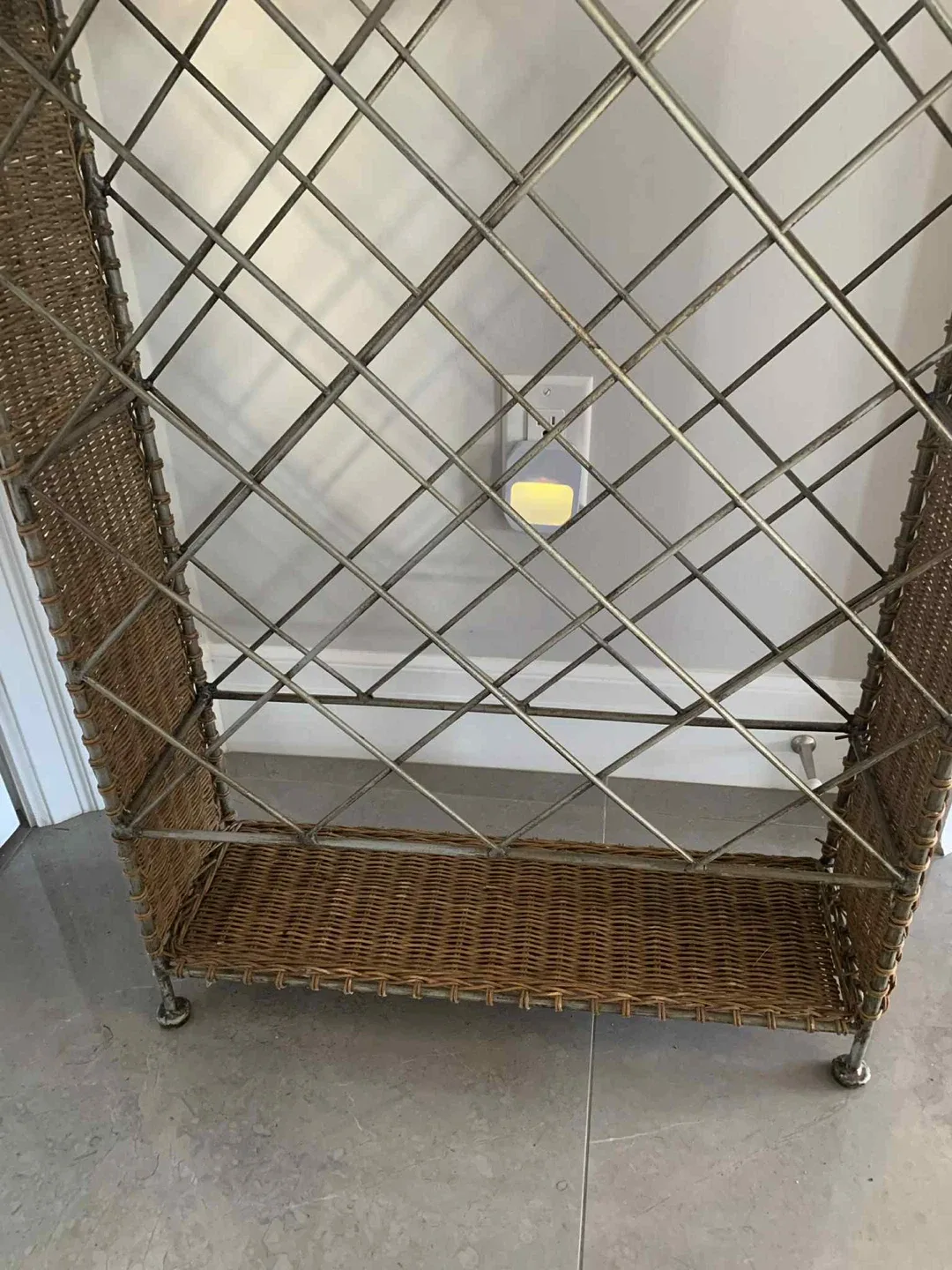 Floor standing wine rack image indicator(5)