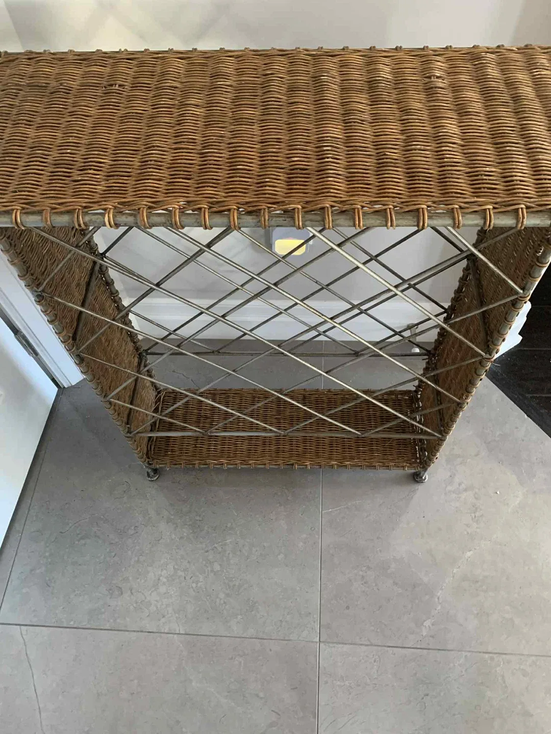 Floor standing wine rack image indicator(2)