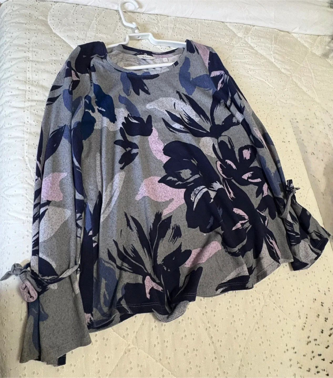 Reitmans Floral Long Sleeve Top - Size L image indicator(3)