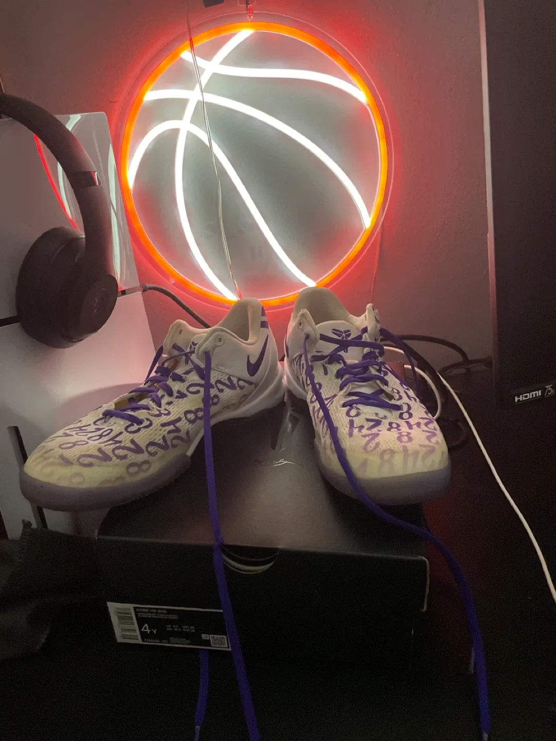 Nike Kobe VIII (GS) White Court Purple Size 4Y image indicator(4)