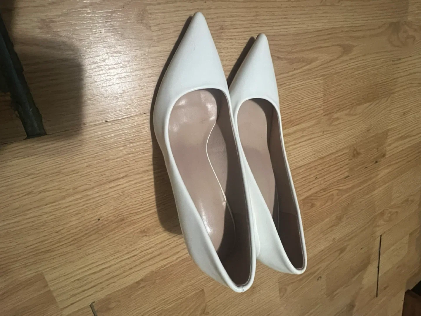 White Pointed Toe Heels - Size 6 US image indicator(2)