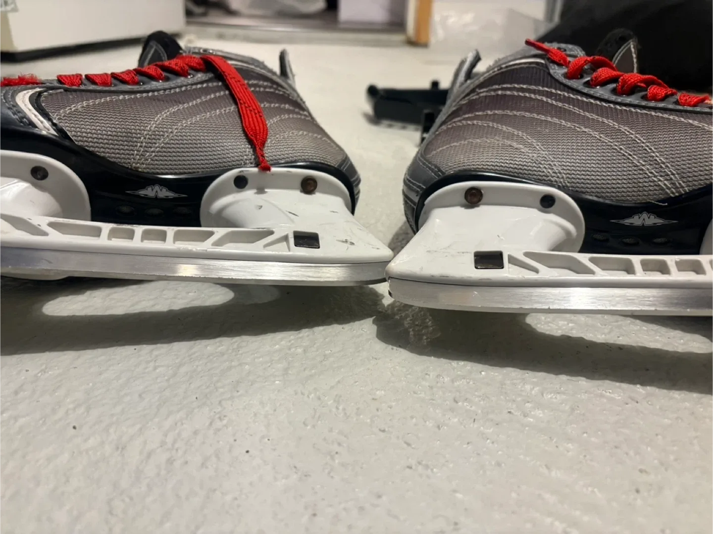 Mission Pure Hockey Skates - Size 4E image indicator(2)