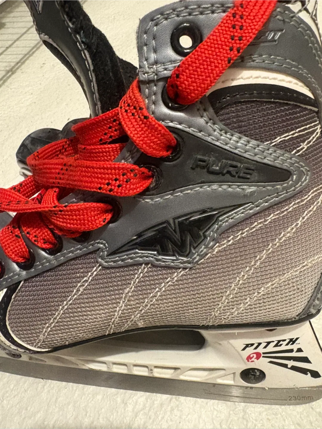 Mission Pure Hockey Skates - Size 4E image indicator(3)
