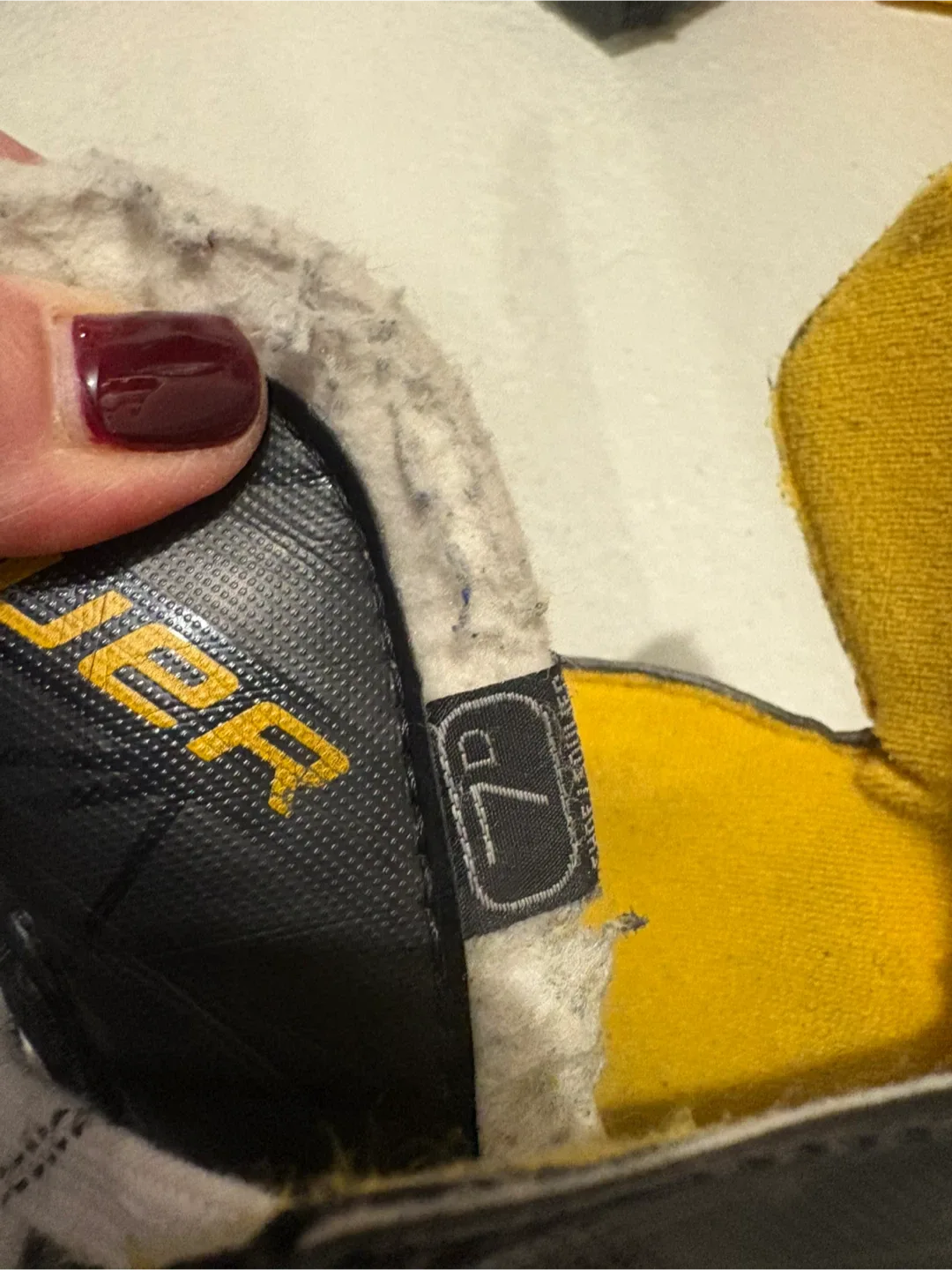 Bauer Ice Hockey Skates - Size 8.5 image indicator(2)