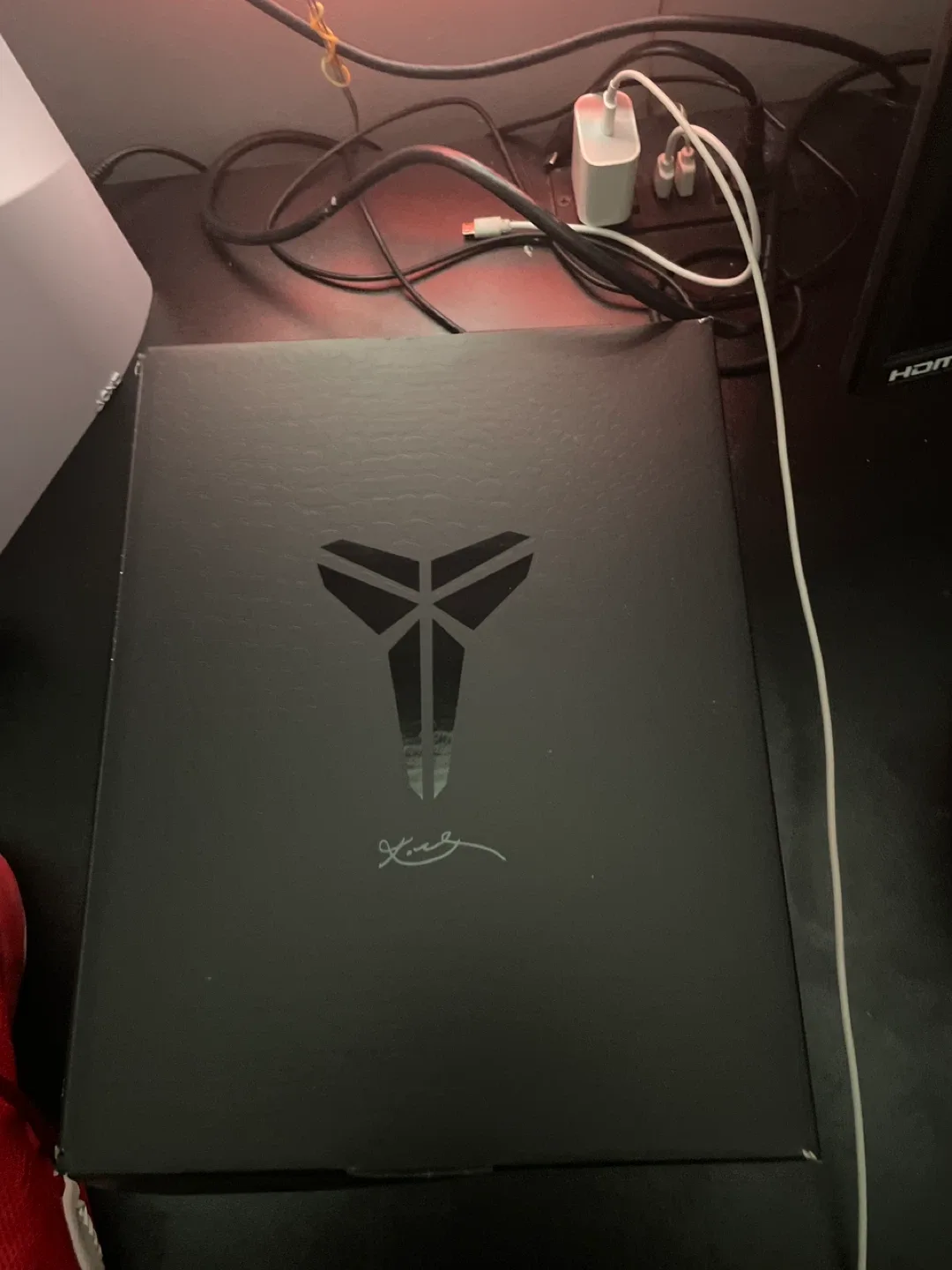 Nike Kobe VIII (GS) University Red/White Size 4.5Y image indicator(2)