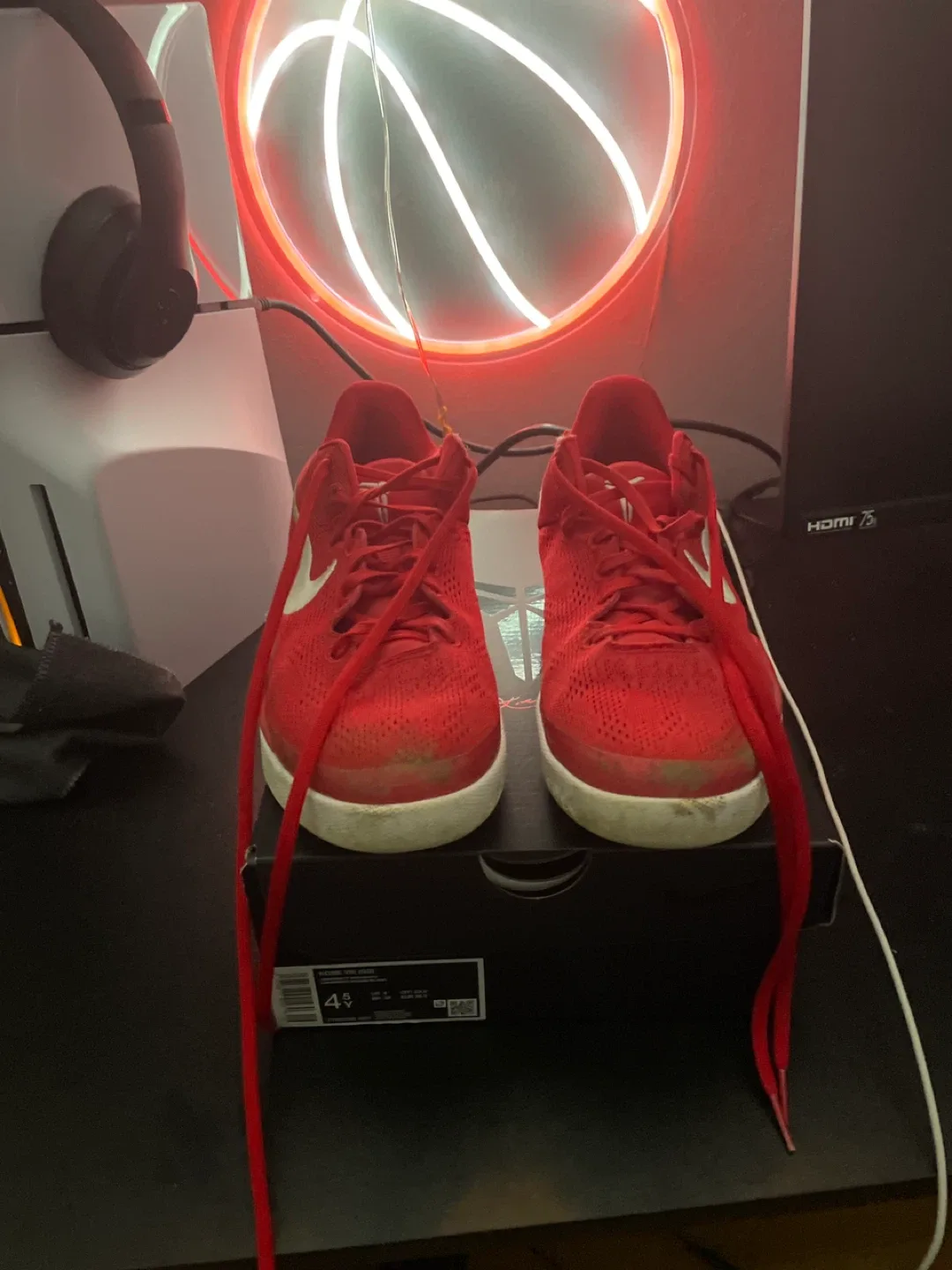 Nike Kobe VIII (GS) University Red/White Size 4.5Y image indicator(4)